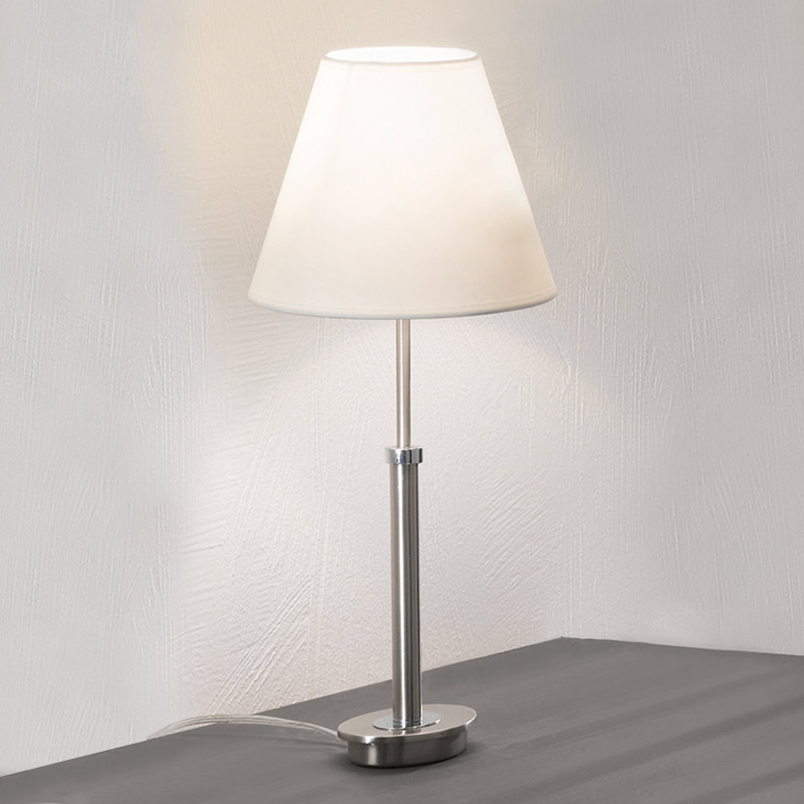 Nickel-bordslampa Lilly med tygskärm, 22