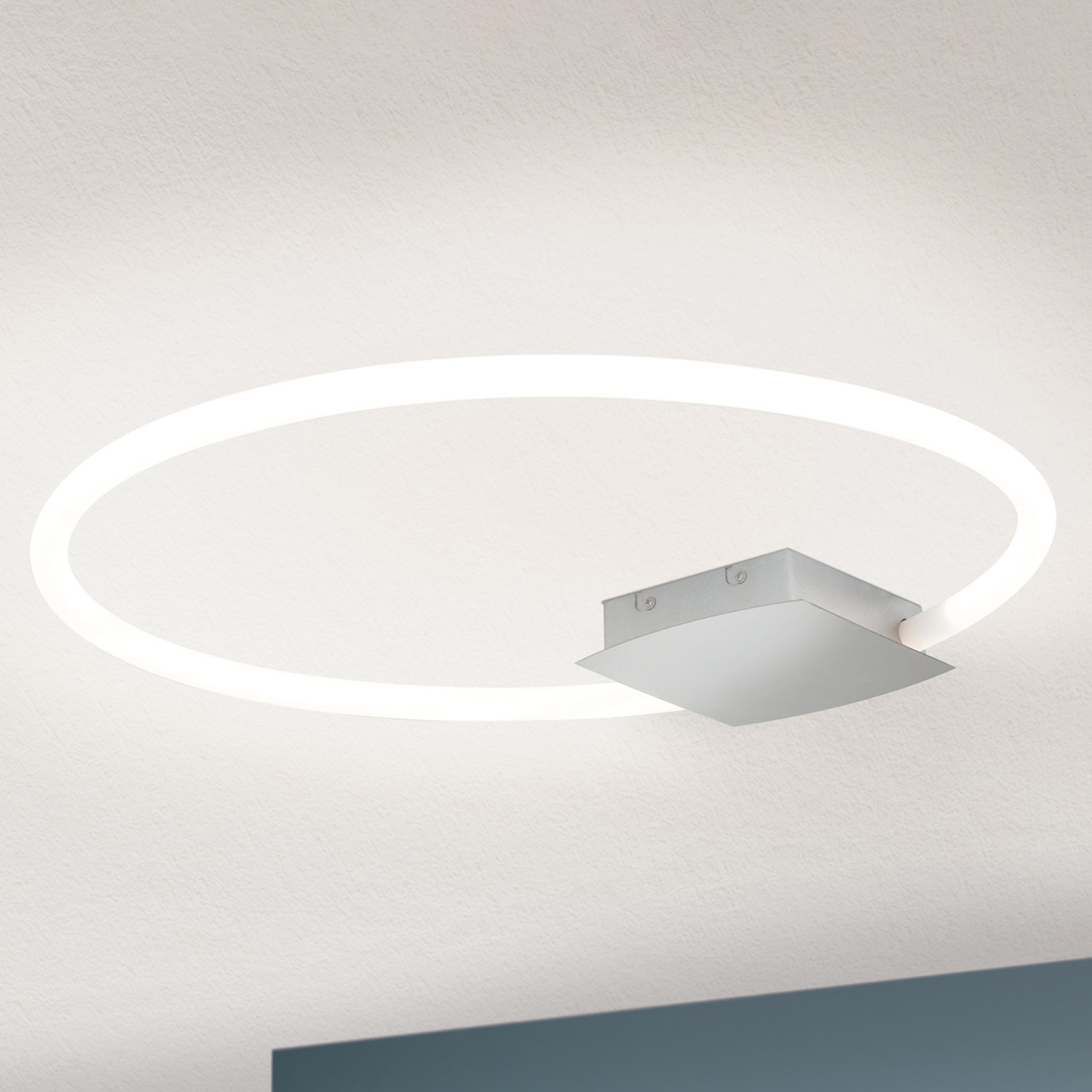 LED-taklampa Karlsson i ringform, 60 cm