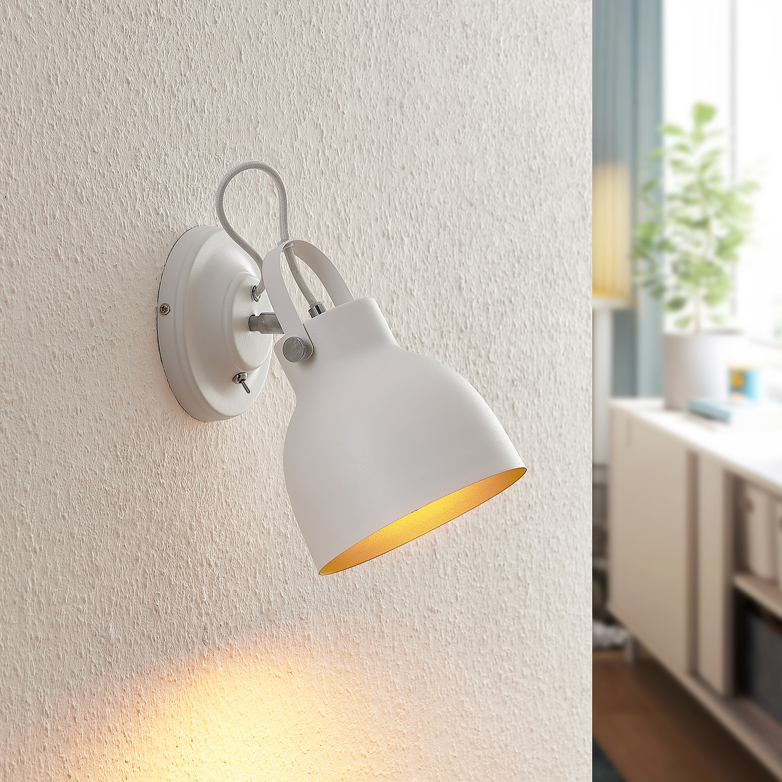 Lindby Adirta metallvägglampa i vit