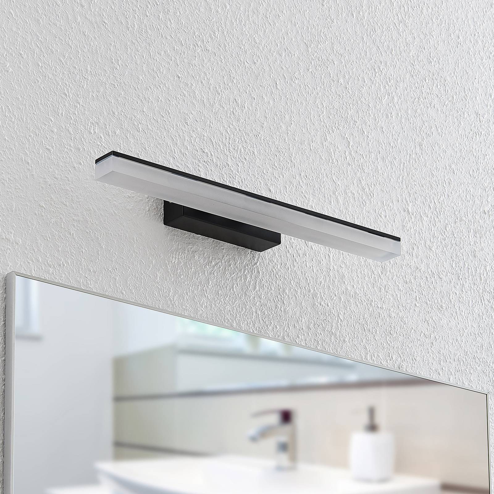 Lucande Lisana LED-vägglampa IP44 46 cm