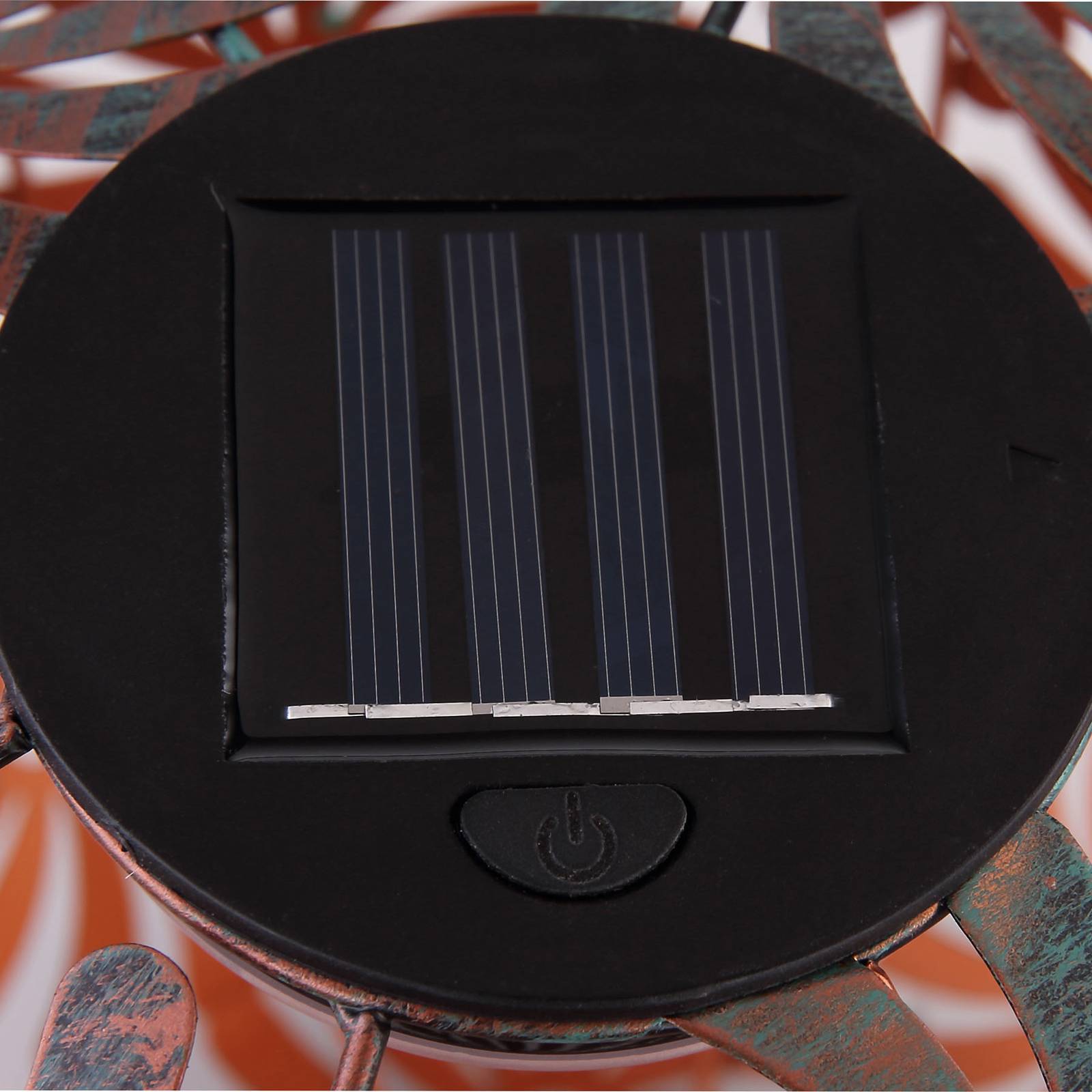 LED-solcellslampa 33632G med metallkula, guld