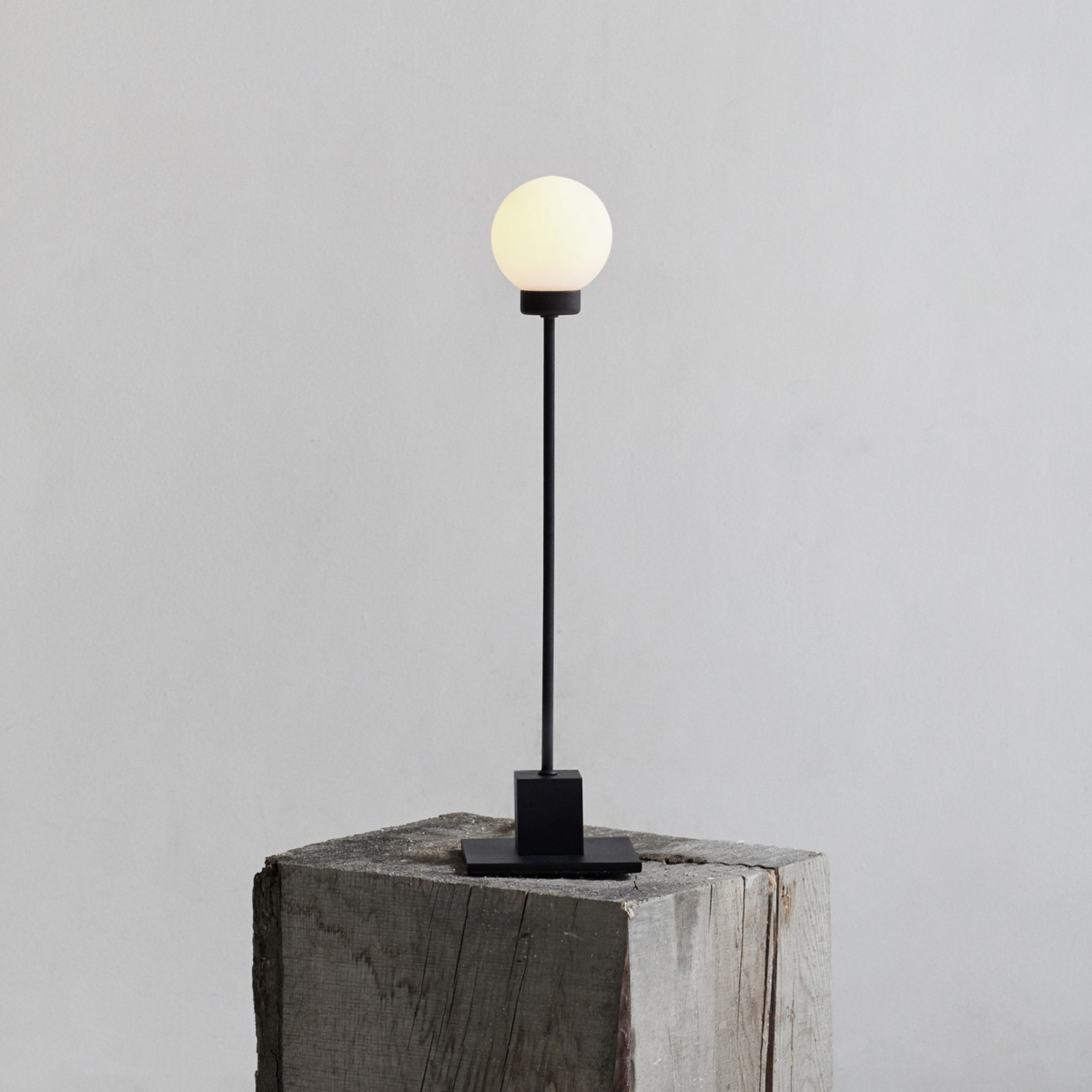 Northern Snowball bordslampa, svart