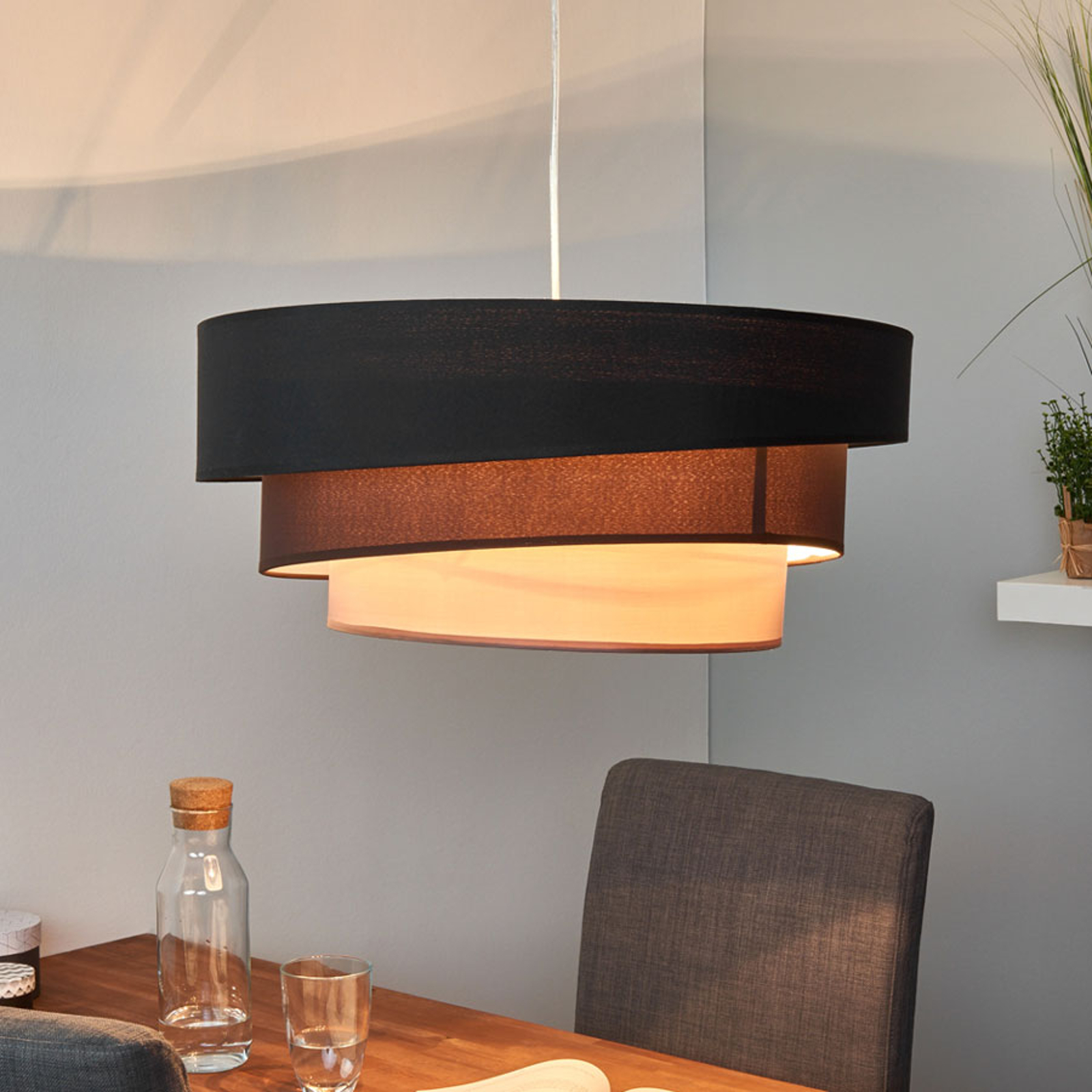Mörk taklampa Melia i svart och brunt
