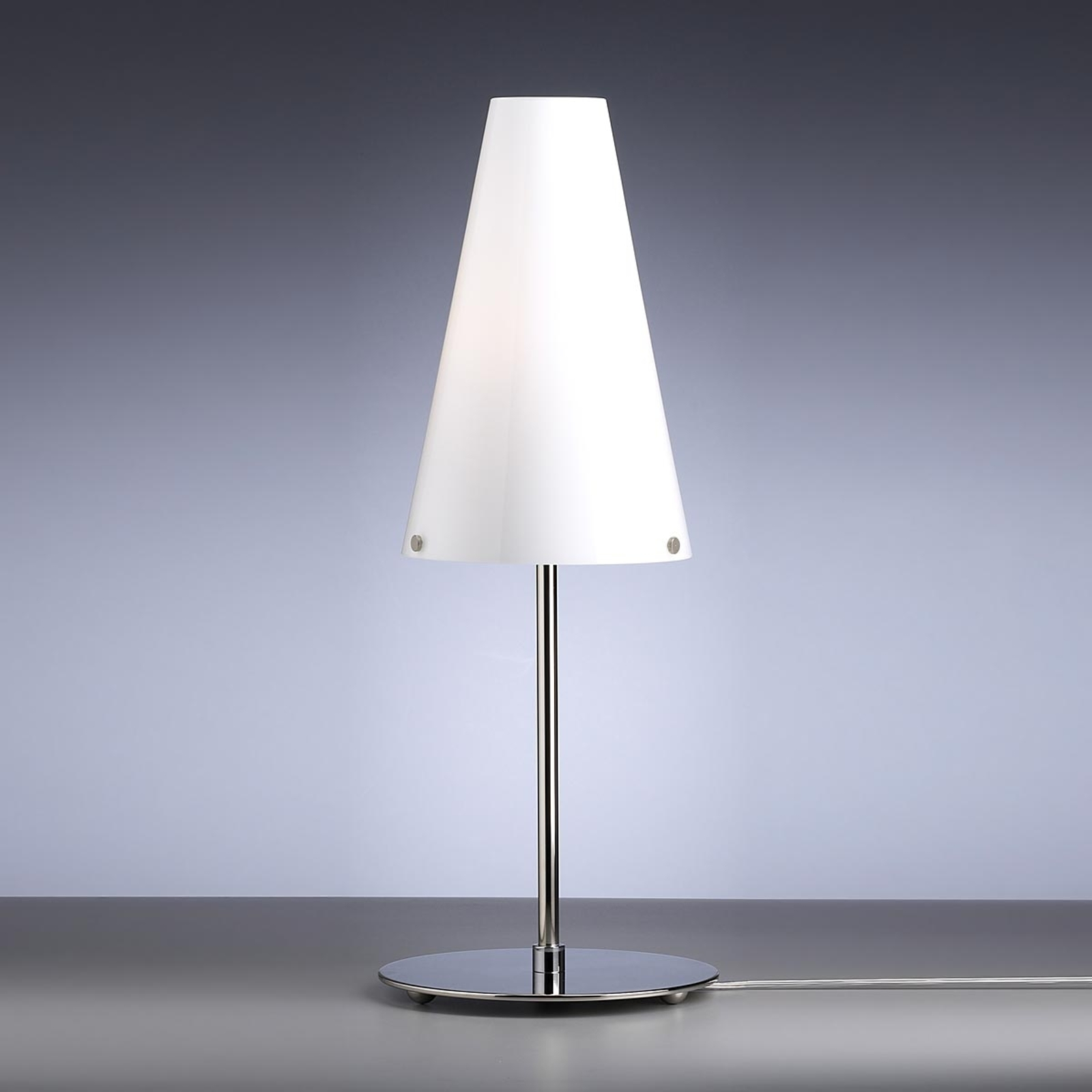 Opalvit bordslampa av Walter Schnepel