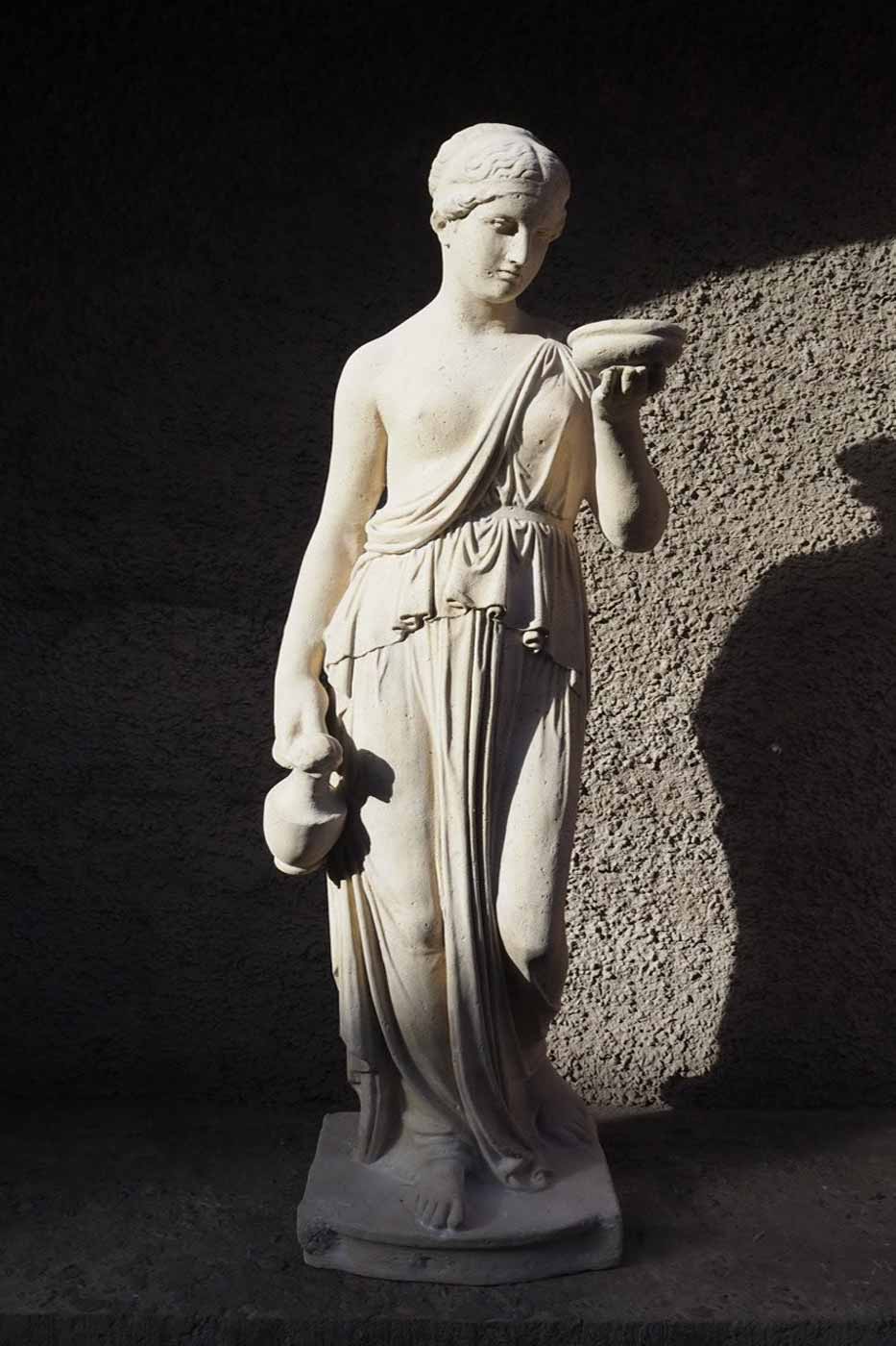 Staty Hebe