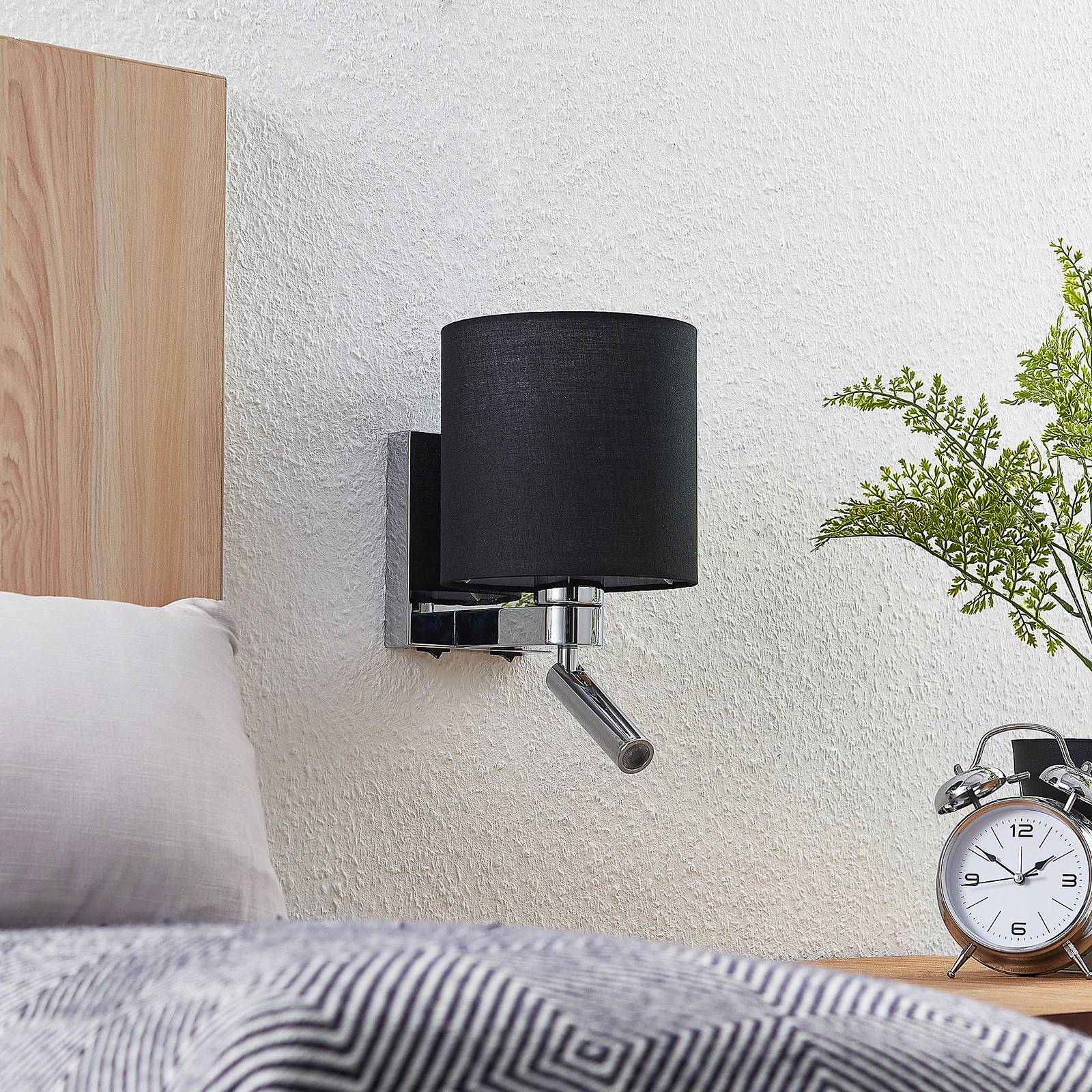 Lucande vägglampa Brinja med läslampa, svart