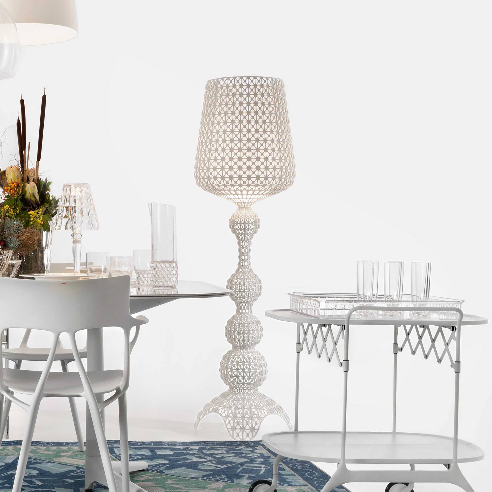 Designer-golvlampa Kabuki med LED-lampor, vit
