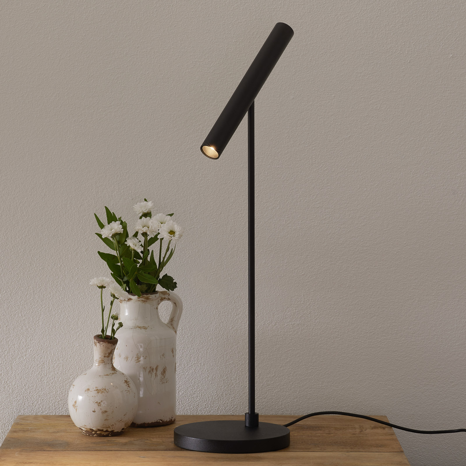 LOUM Meyjo LED-bordslampa sensor-dim svart