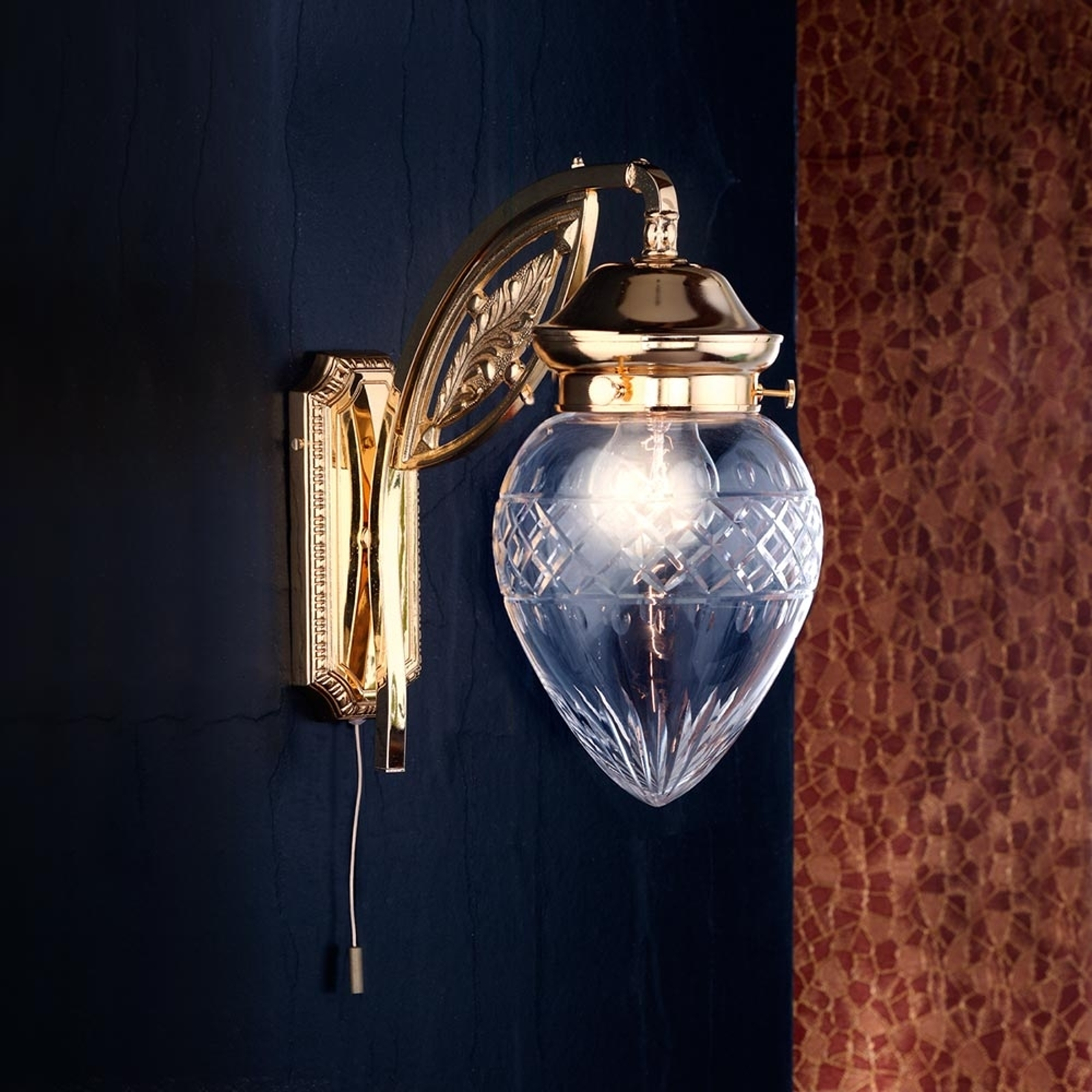 Förgylld vägglampa Budapest