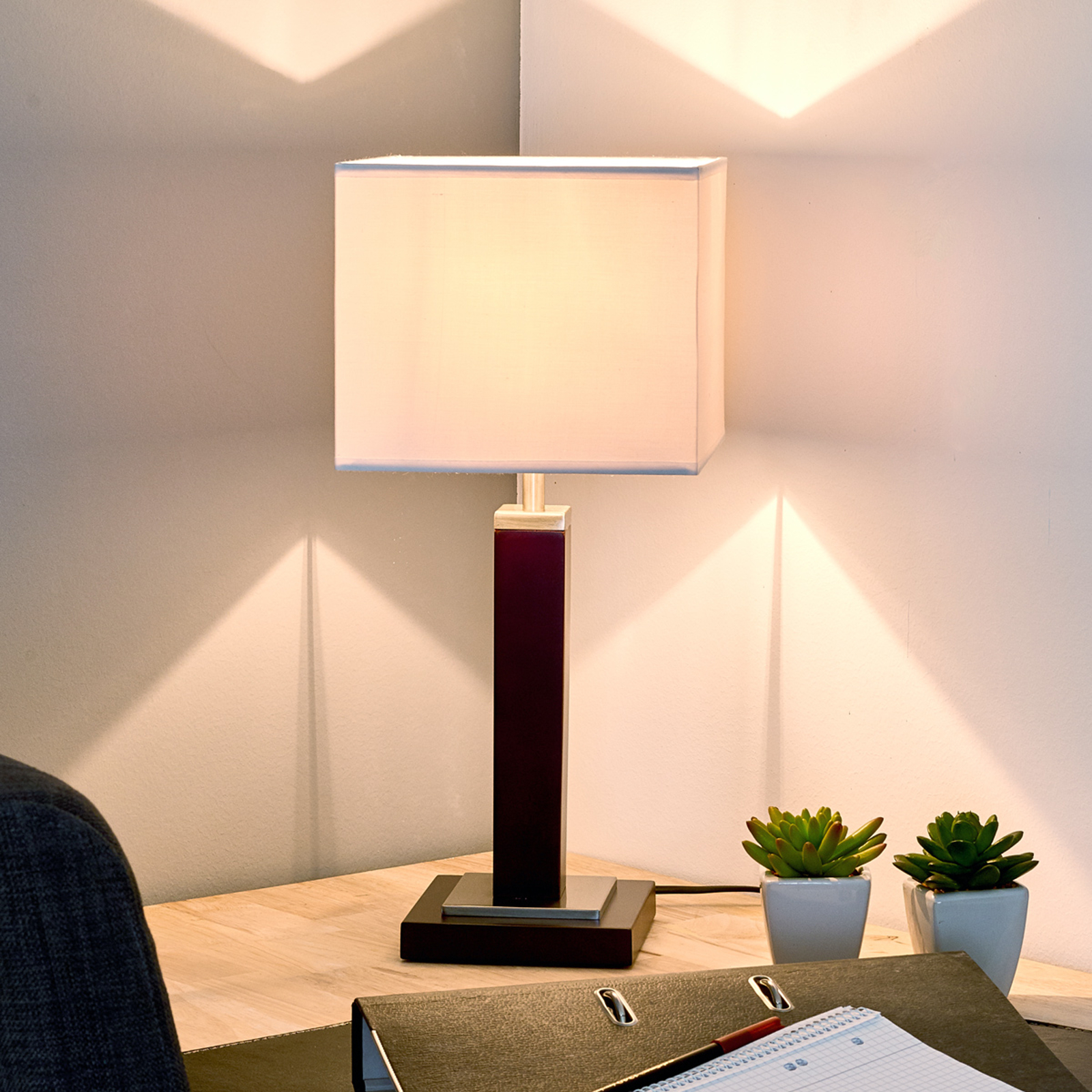 Kantig bordslampa WAVERLEY, höjd 45 cm