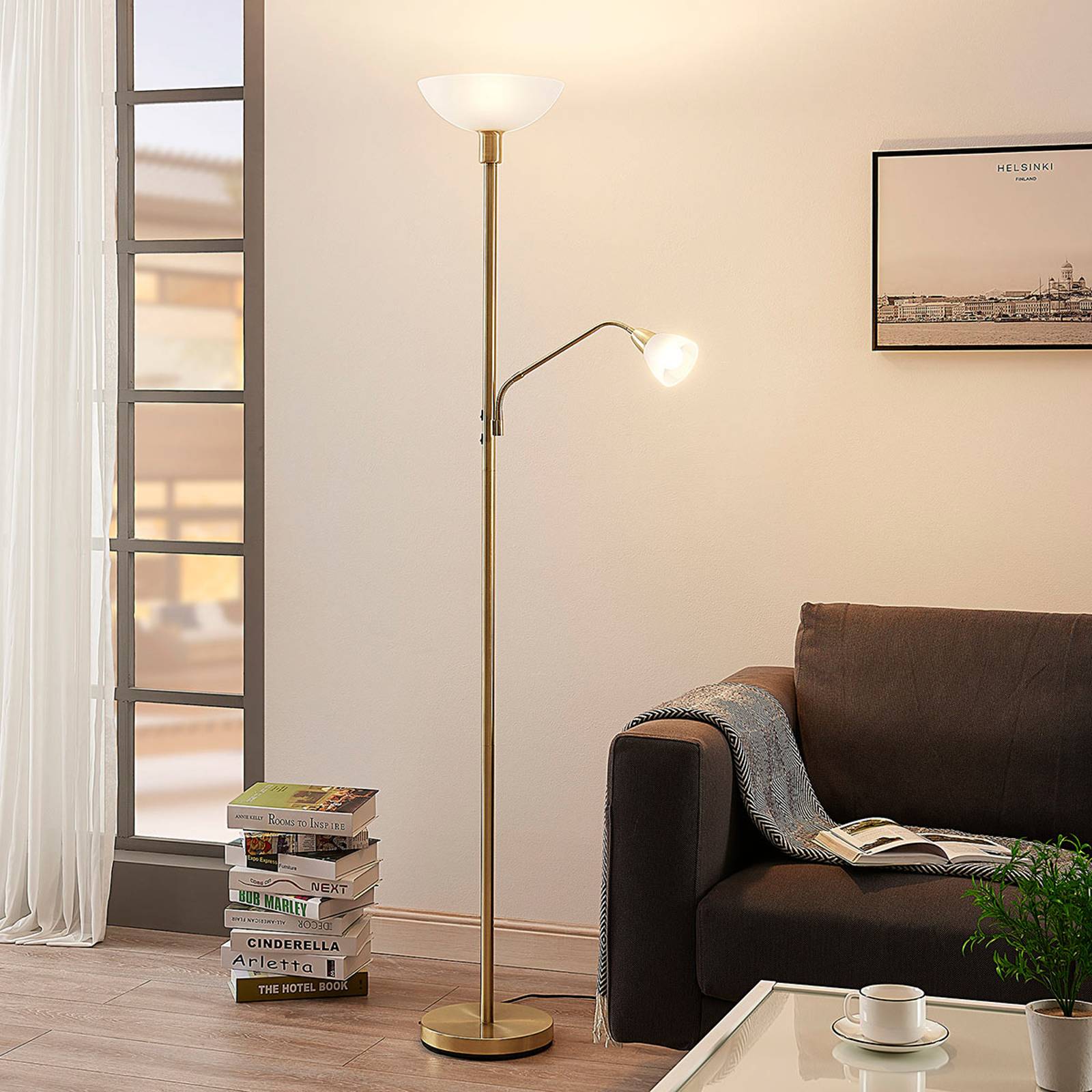 LED-uplightgolvlampa Jost m läslampa, matt mässing