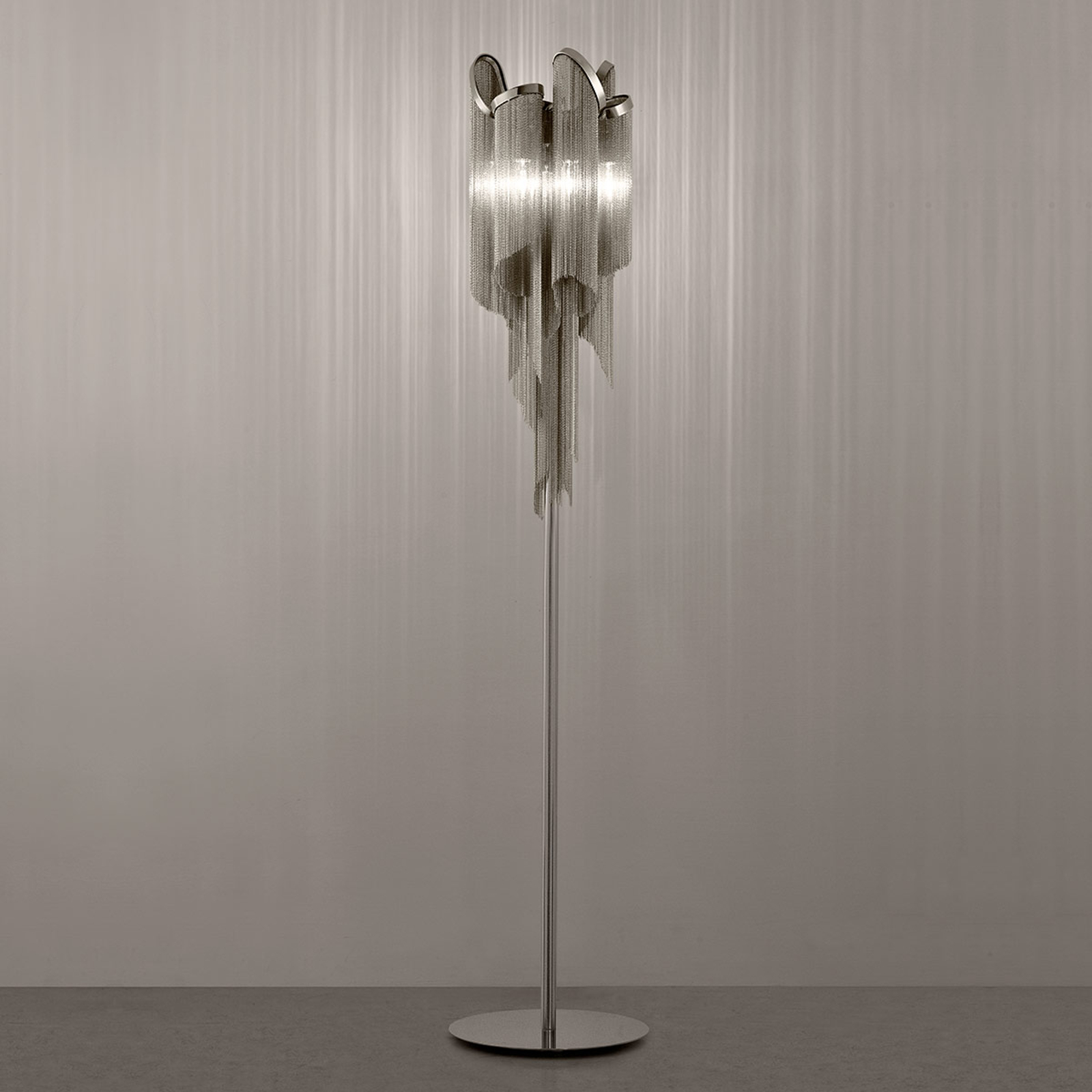 Stream - uttrycksfull golvlampa