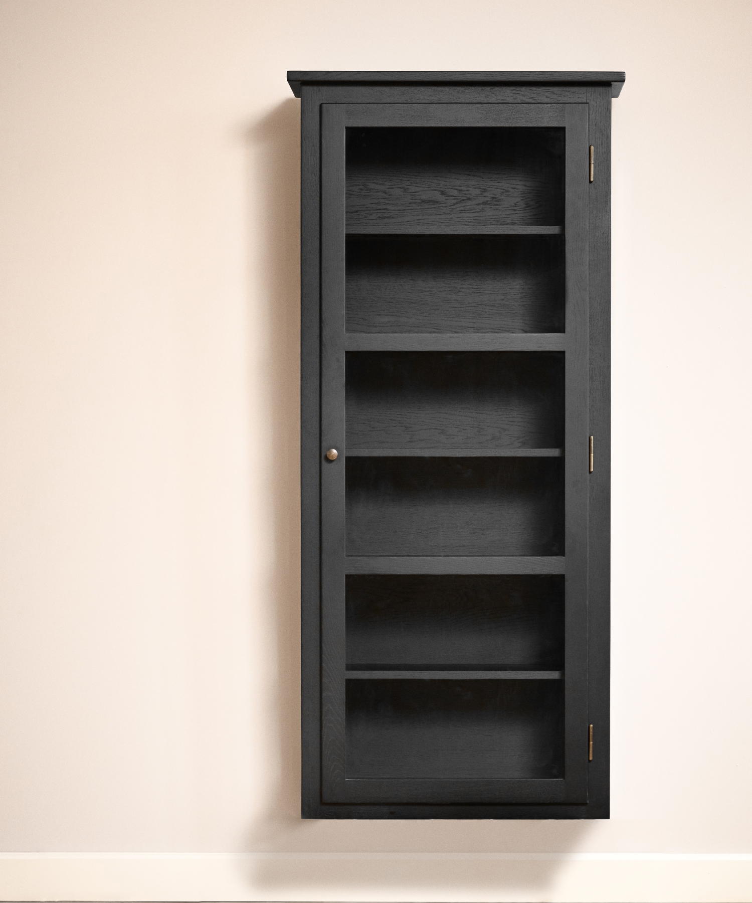 Vitrinskåp Modell N4 Dark Oak, Lindebjerg Design