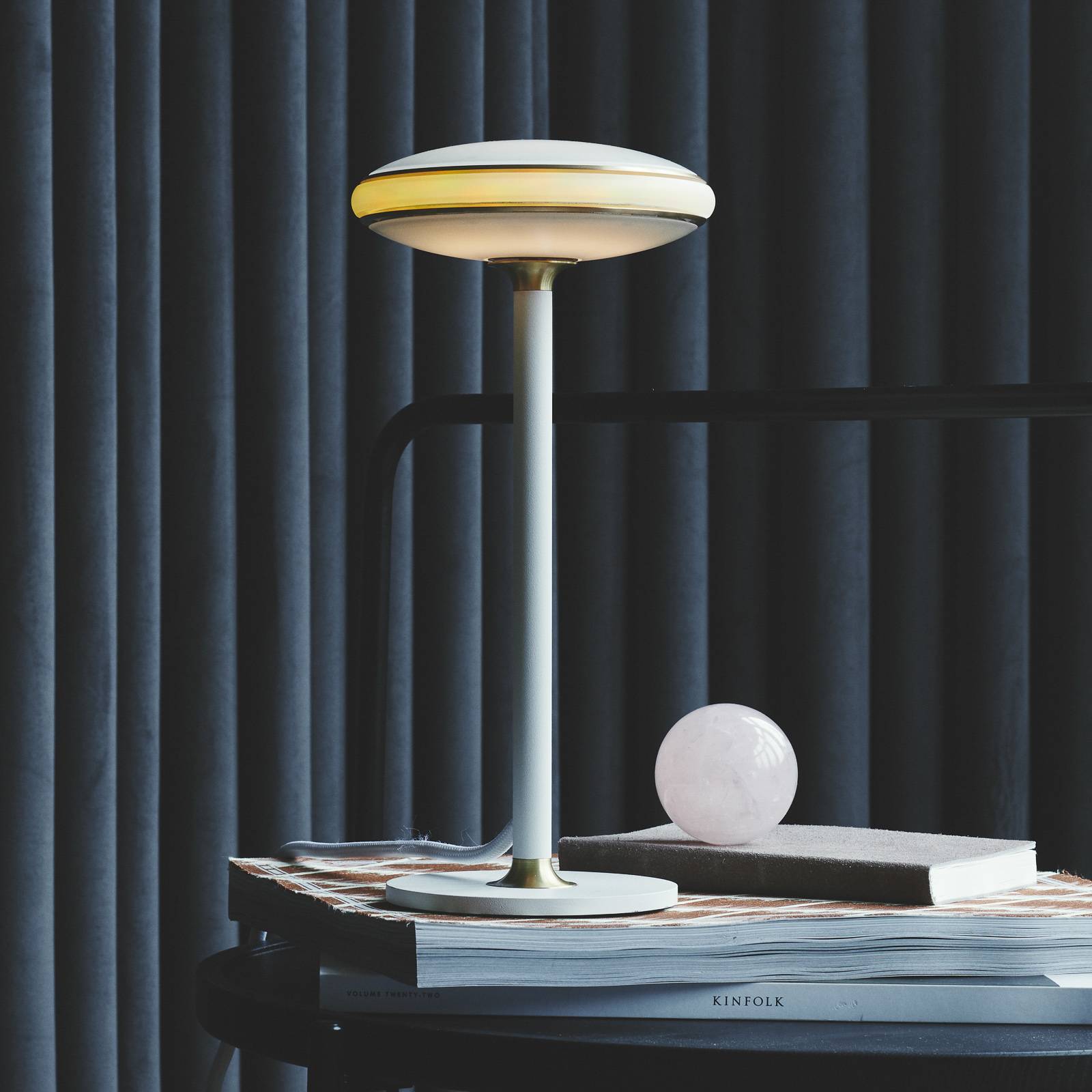 Shade ØS1 LED-bordslampa ringar mässing fot vit