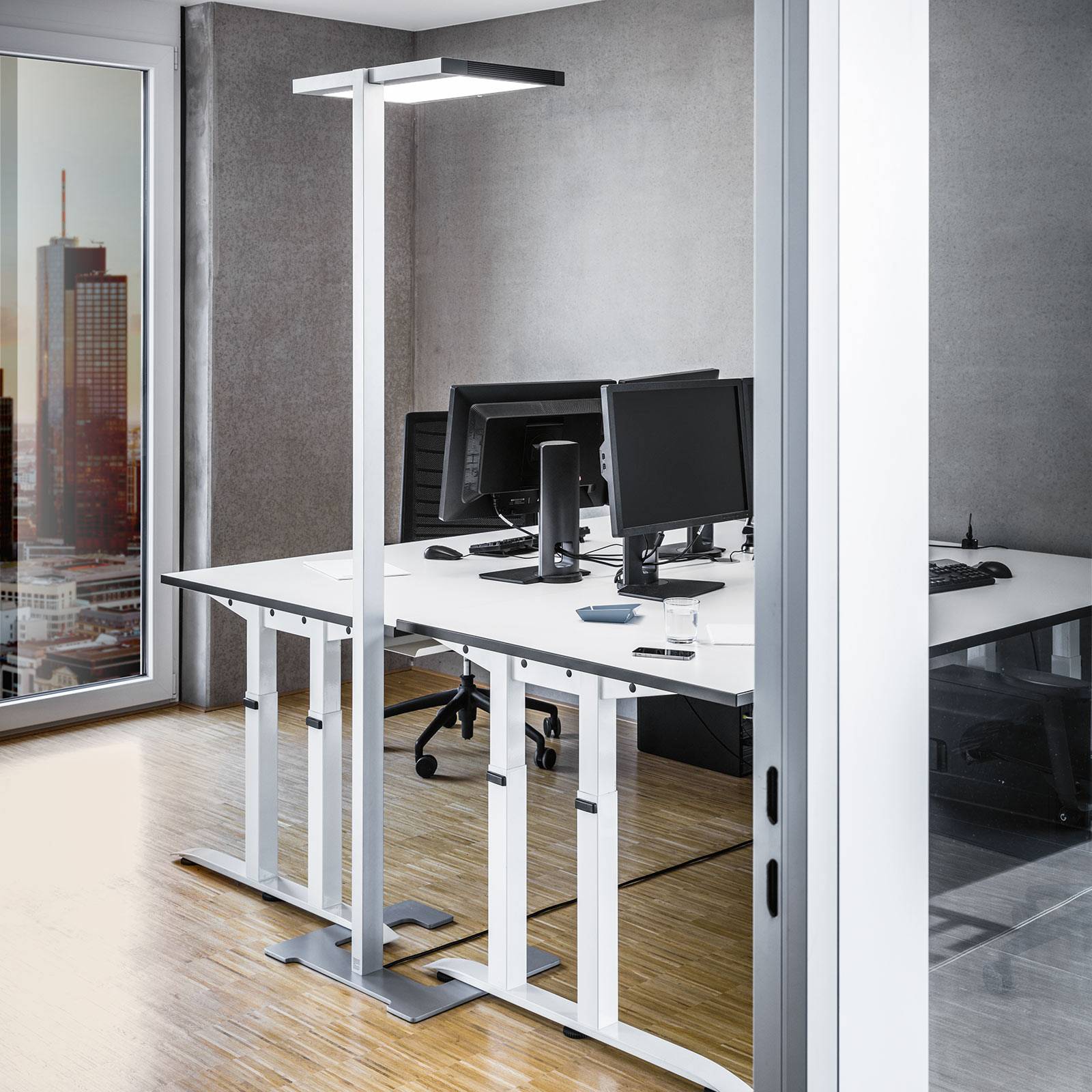 Luctra Vitawork LED-golvlampa till kontor 17000lm