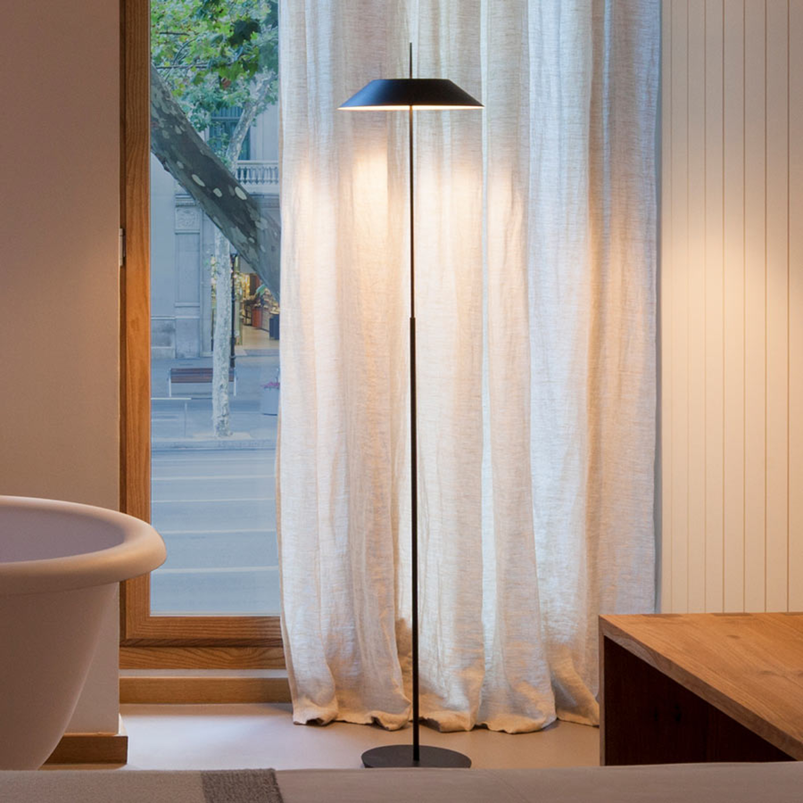 Mayfair – grafitgrå LED-golvlampa