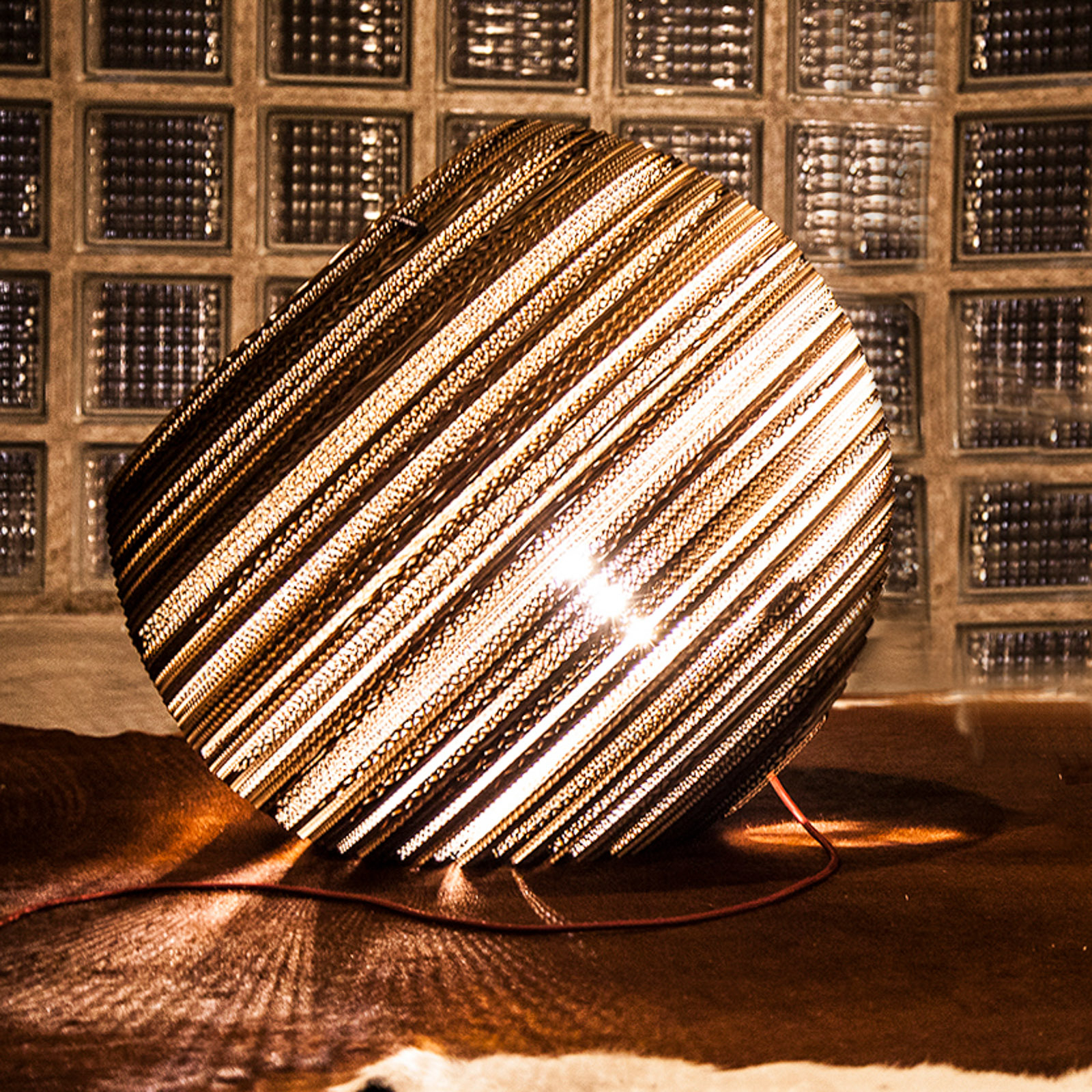 Think Paper Globe bordslampa av kartong, Ø 64 cm