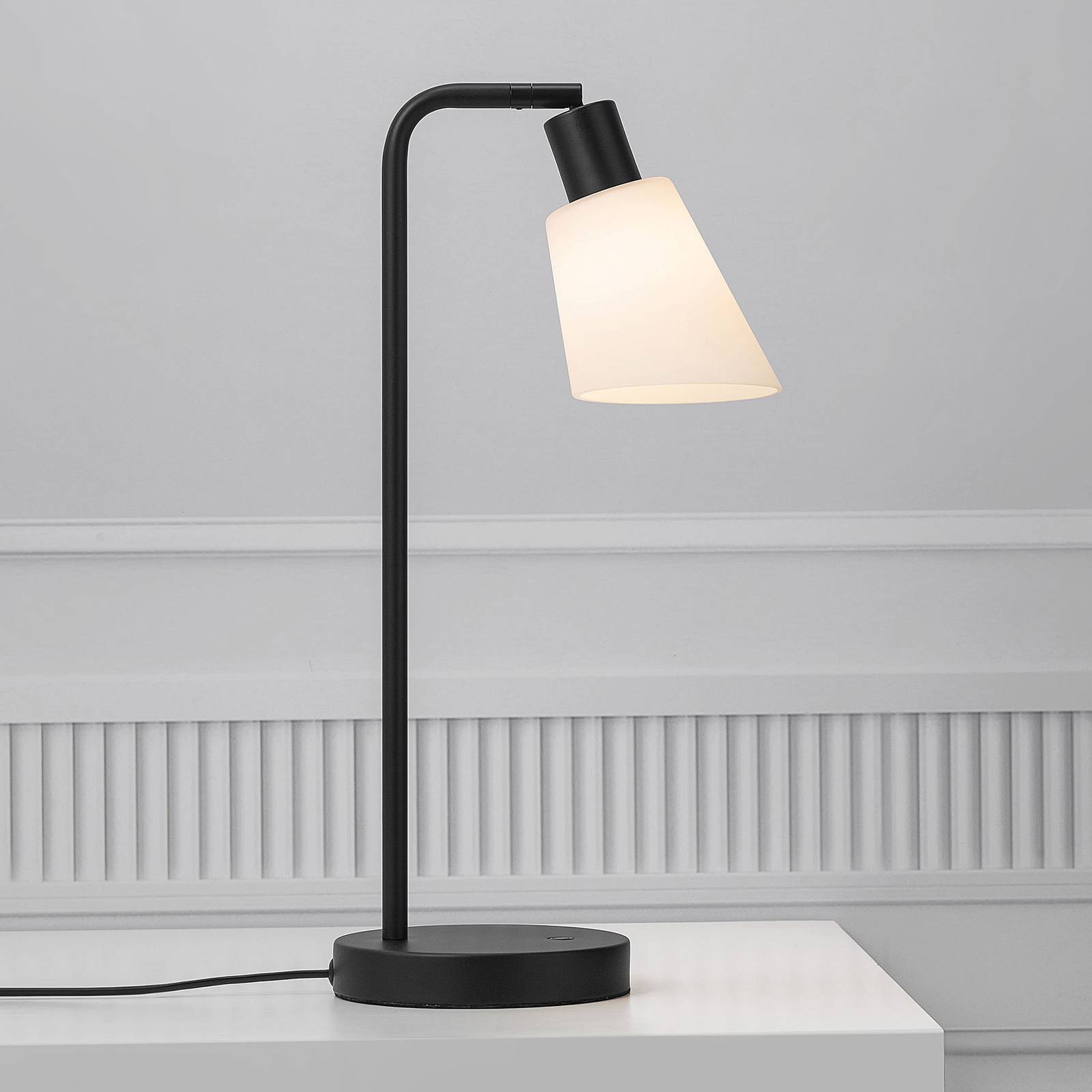 Bordslampa Molli med glasskärm och strömbrytare