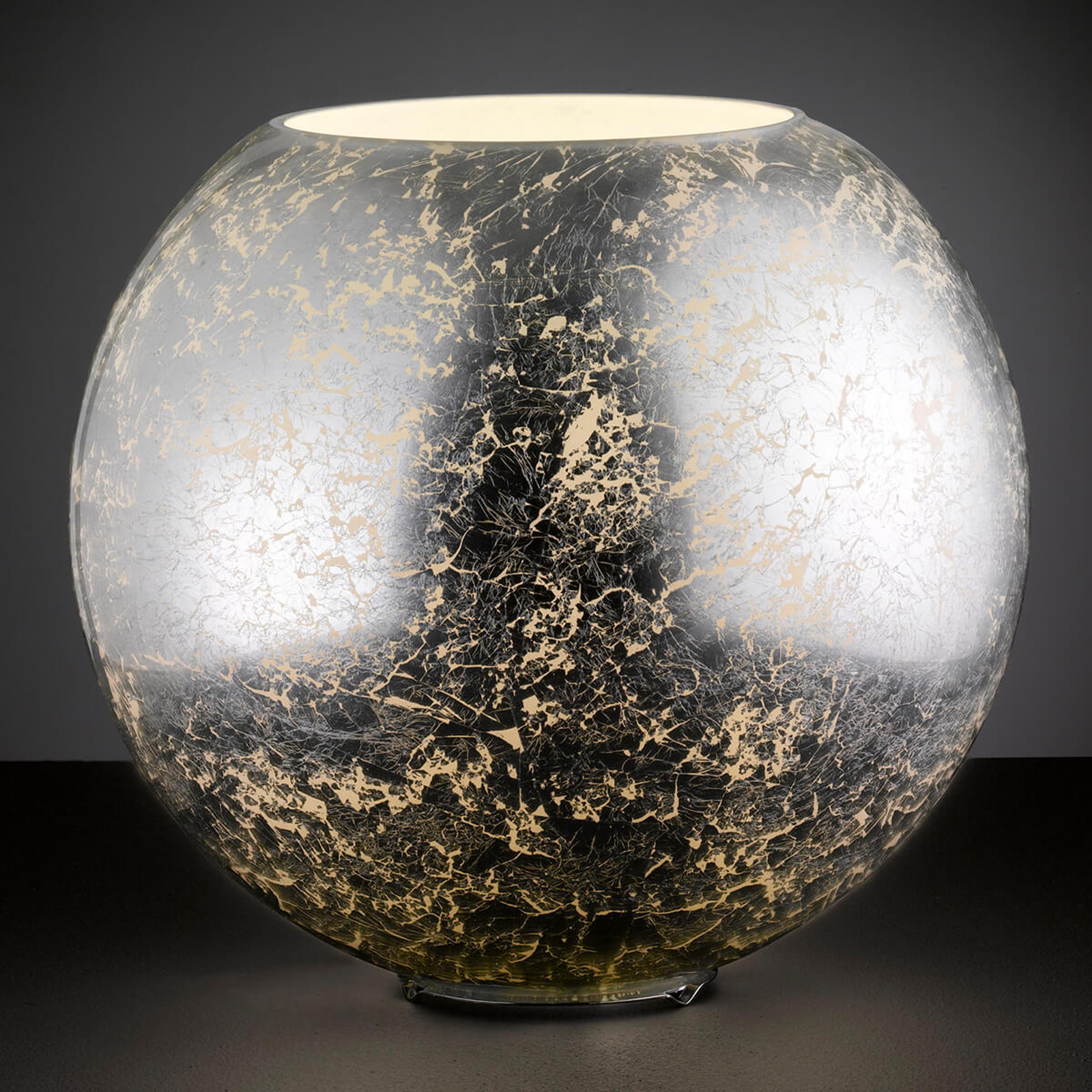 Silverfärgad glasbordslampa Fara i kulform