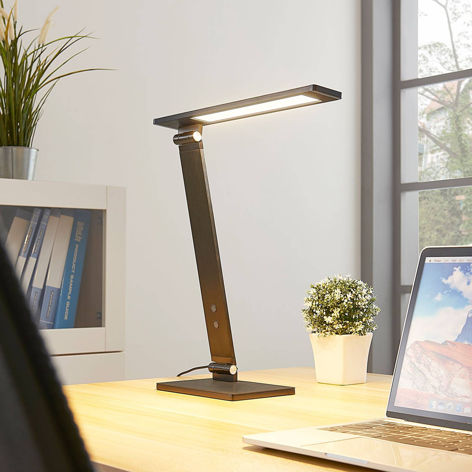 Salome - dimbar LED skrivbordslampa, svart