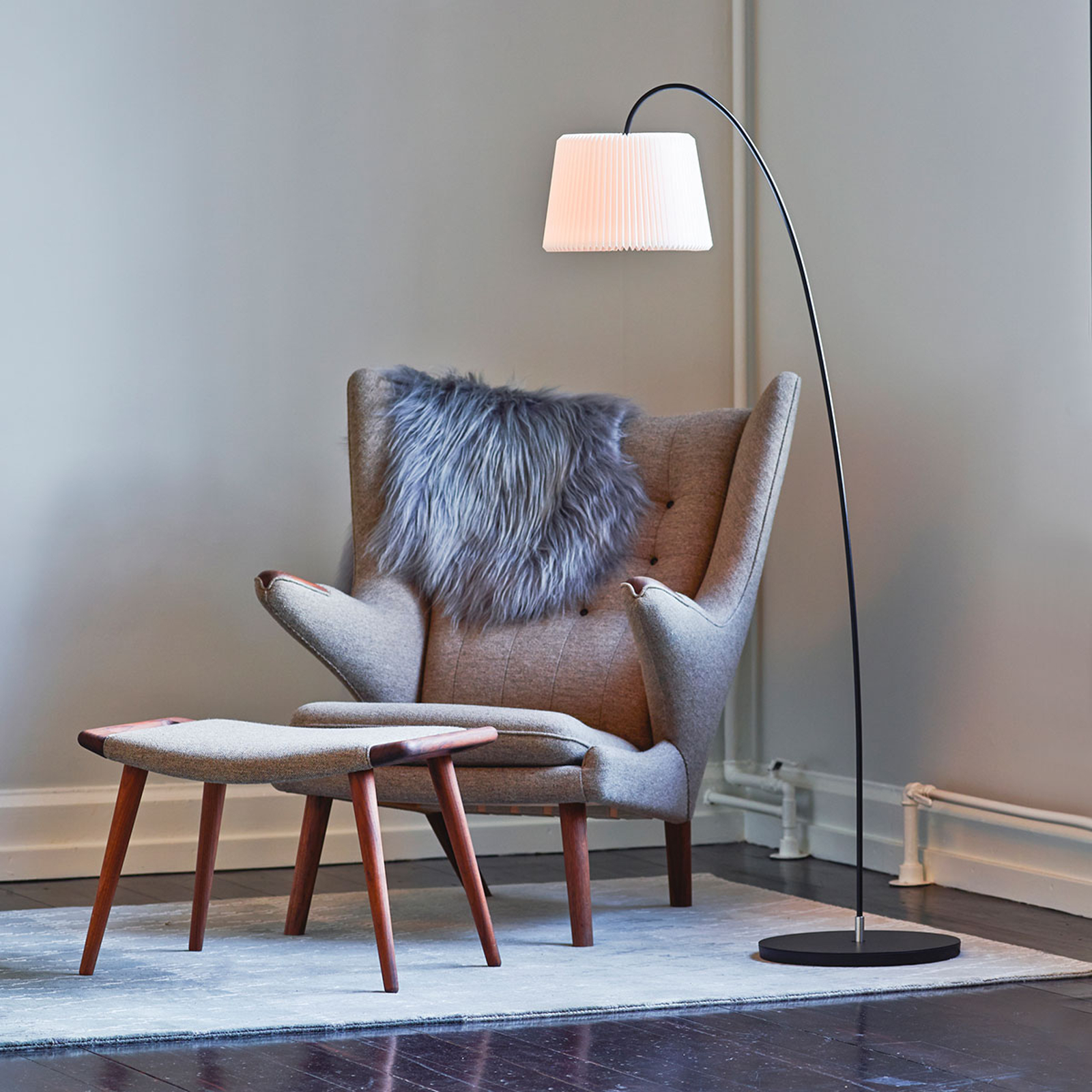 LE KLINT Snowdrop golvlampa, plastskärm vit