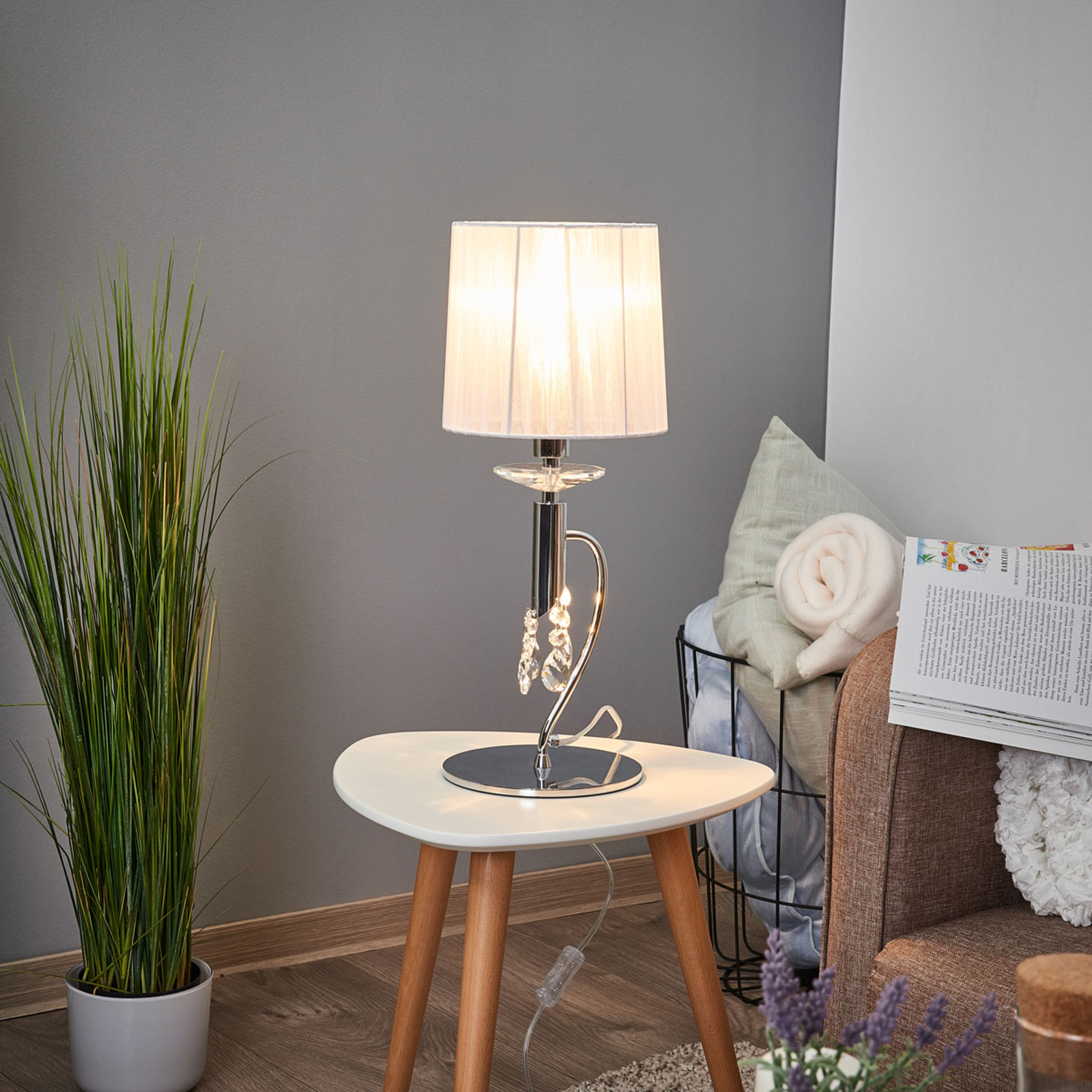 Elegant bordslampa Lilja