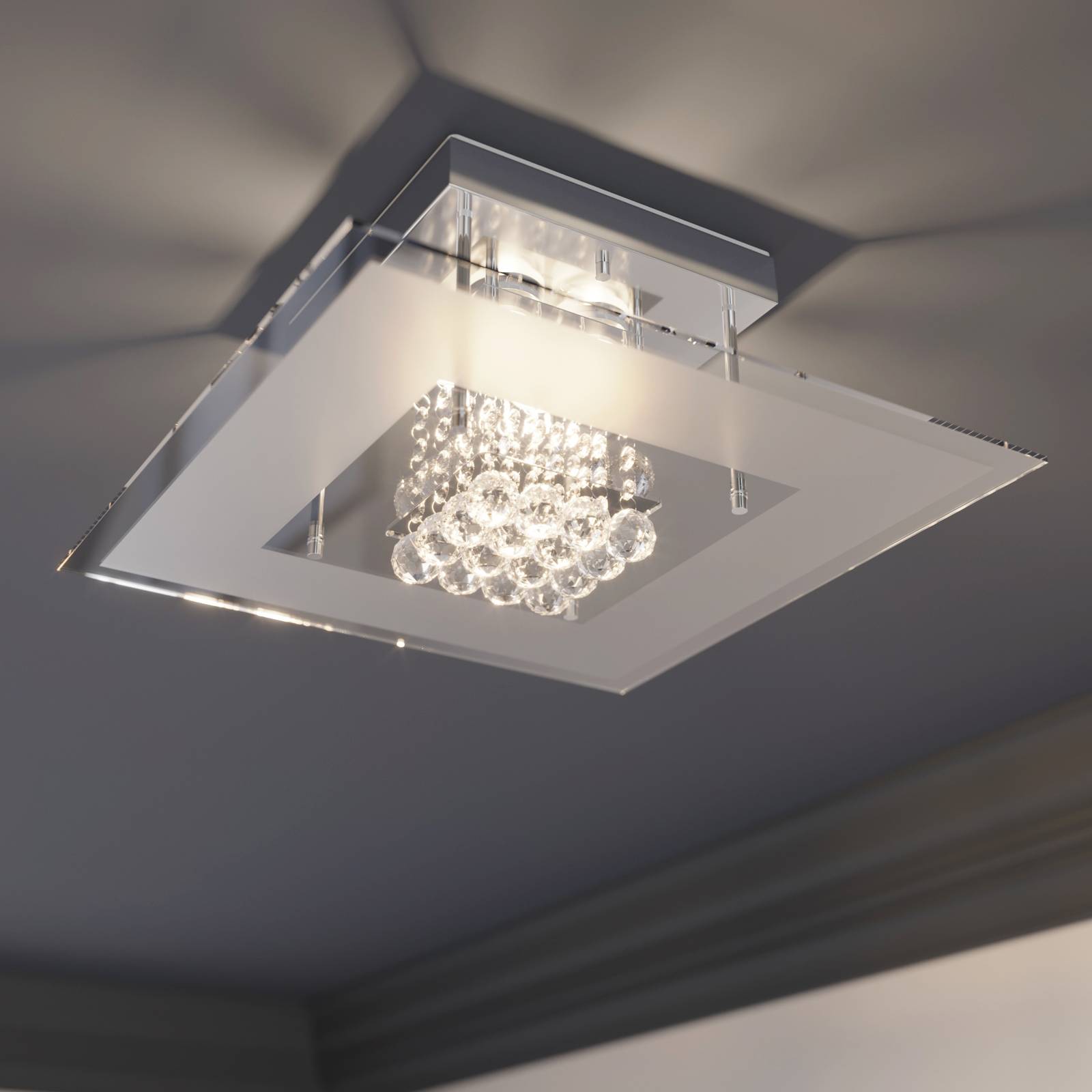 Iögonfallande LED-badrumstaklampa Lisandra