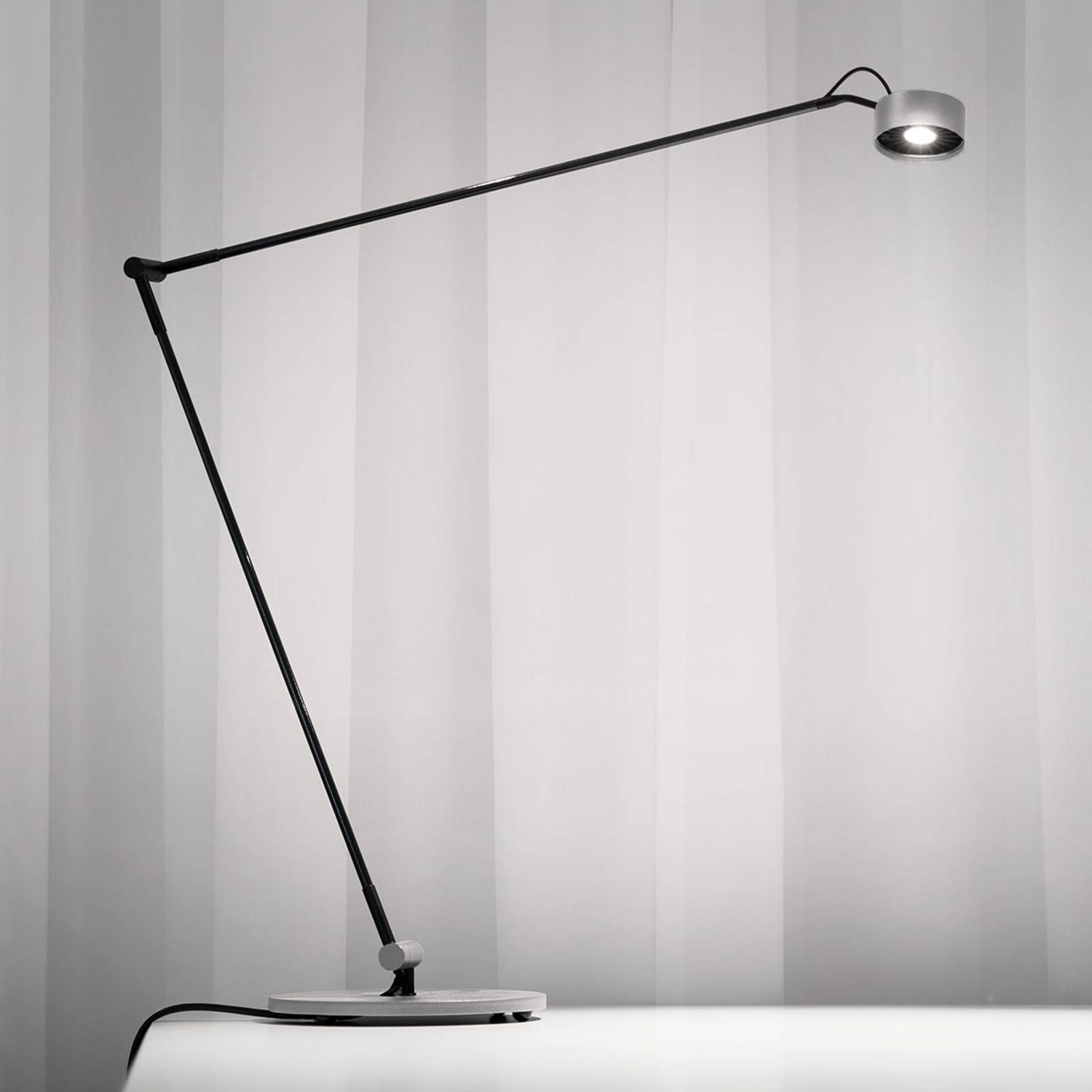LED-golvlampa Basica 930 H med bom, silver