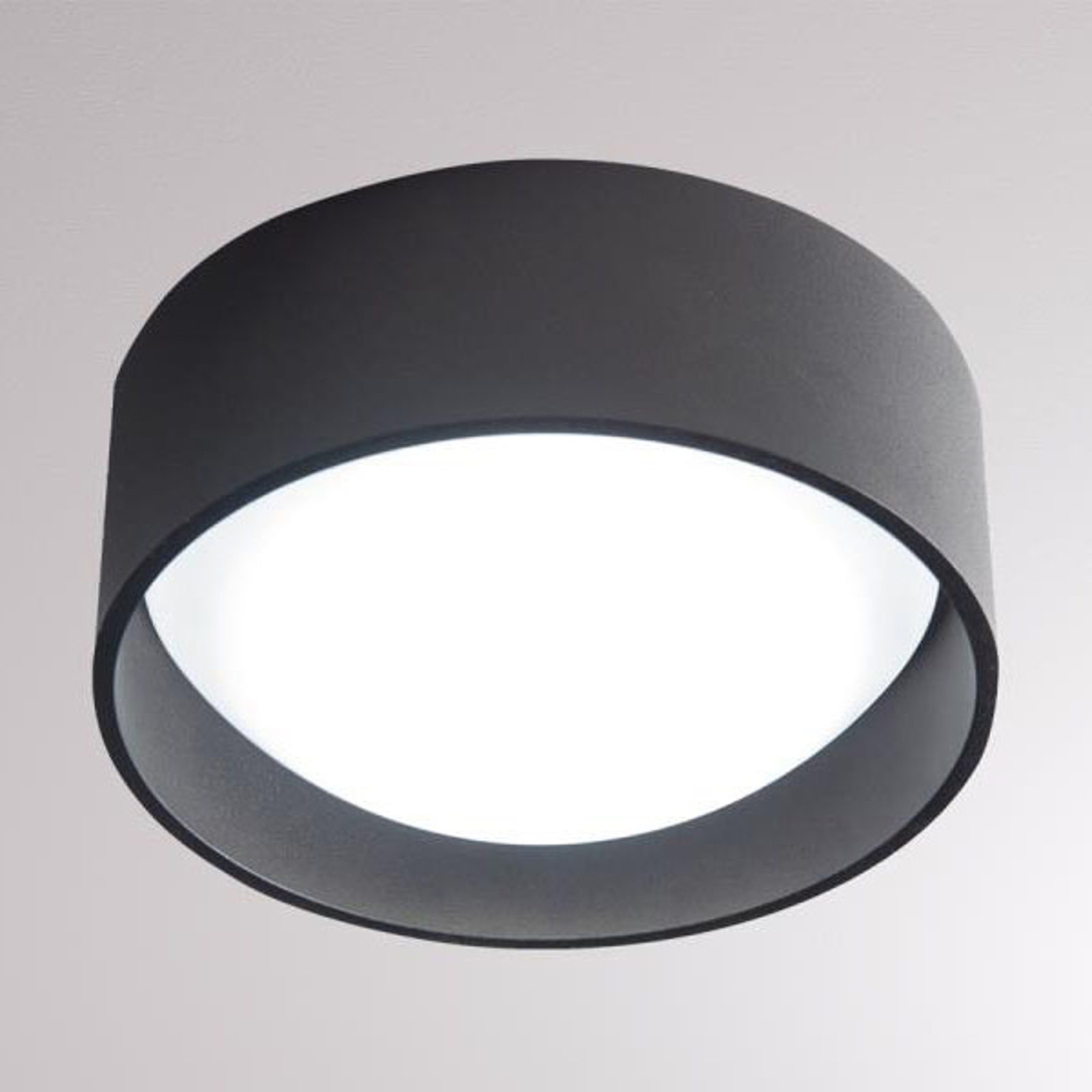 LOUM Yura LED-taklampa svart