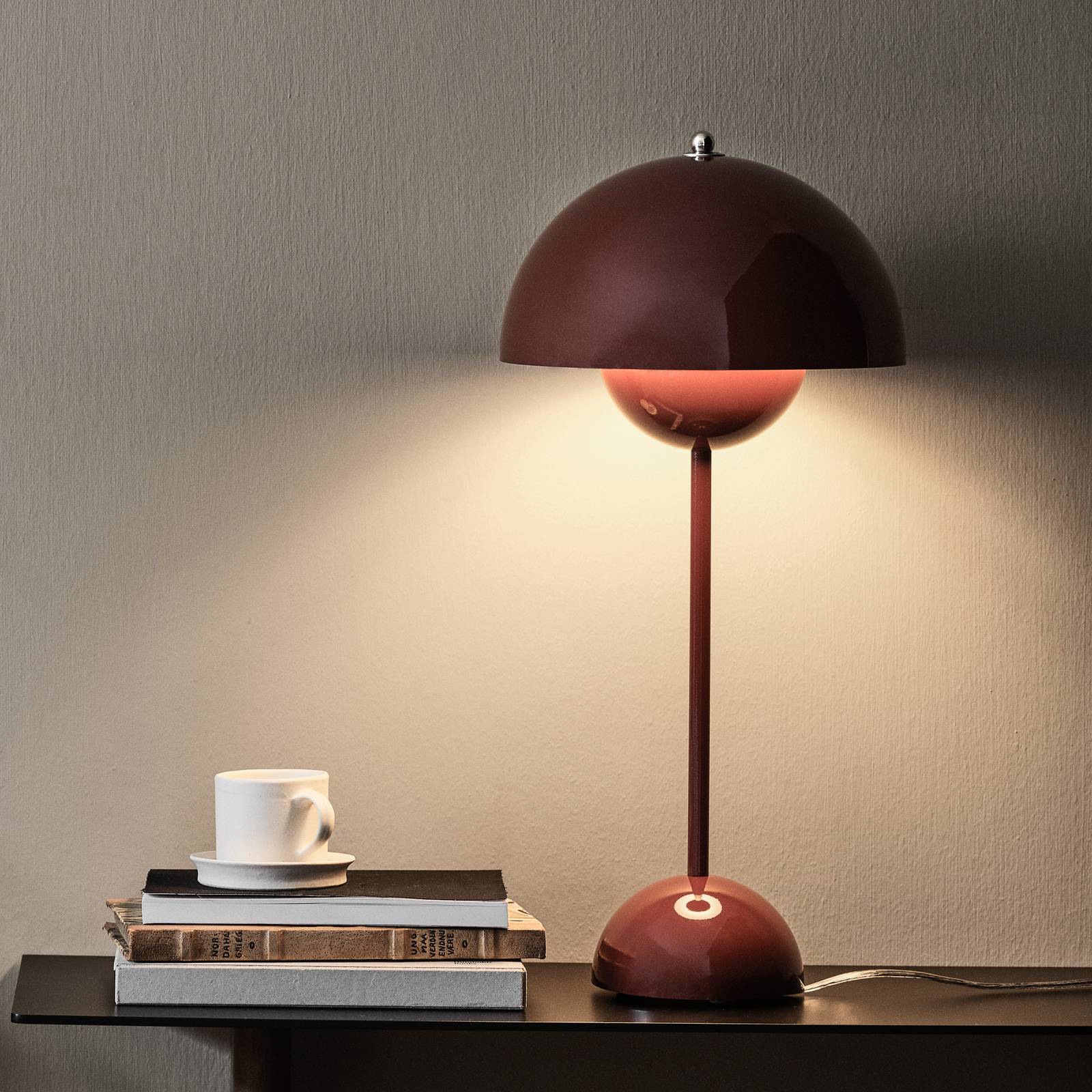 &Tradition Flowerpot VP3 bordslampa, rödbrun