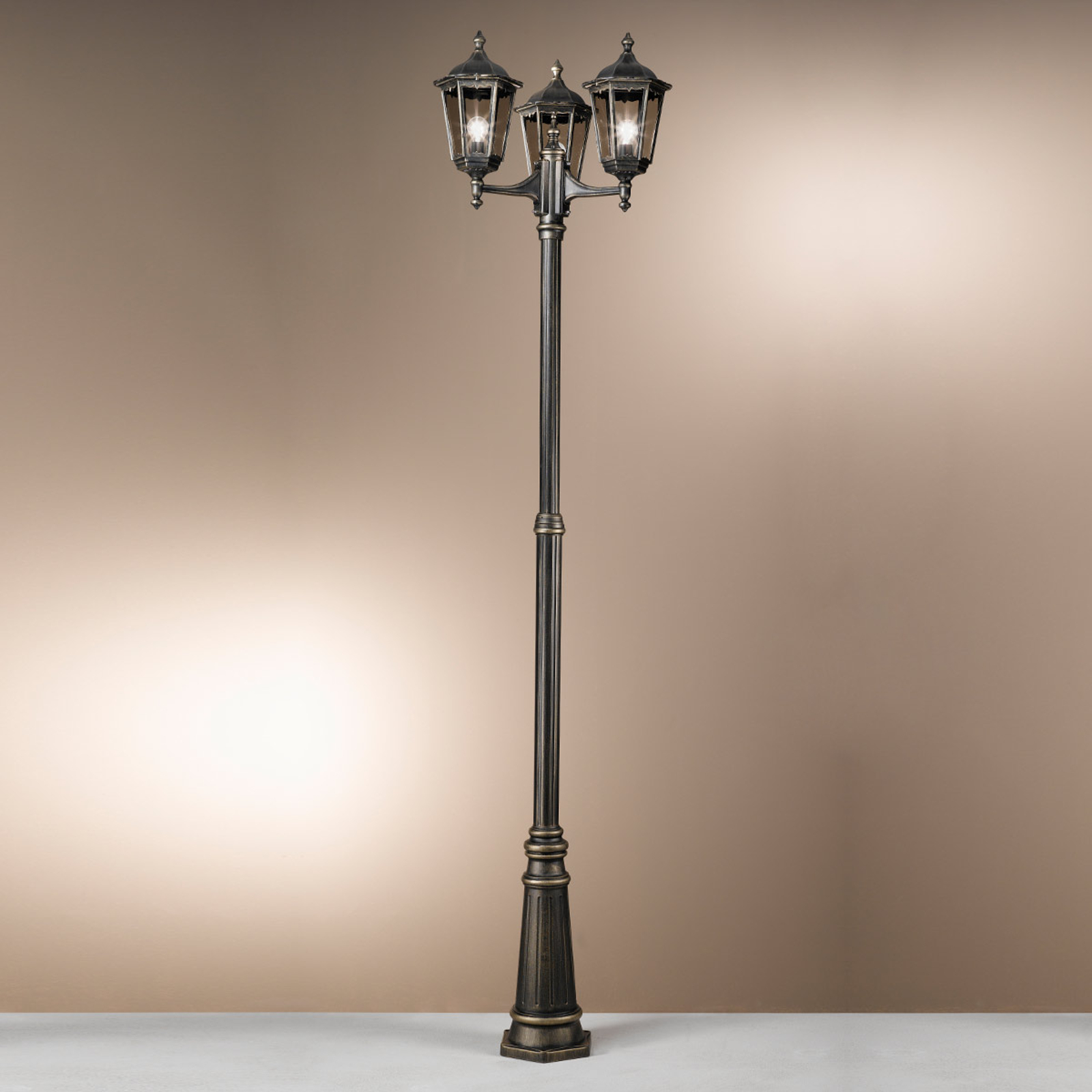 Trearmad stolplampa Fabio 255 cm