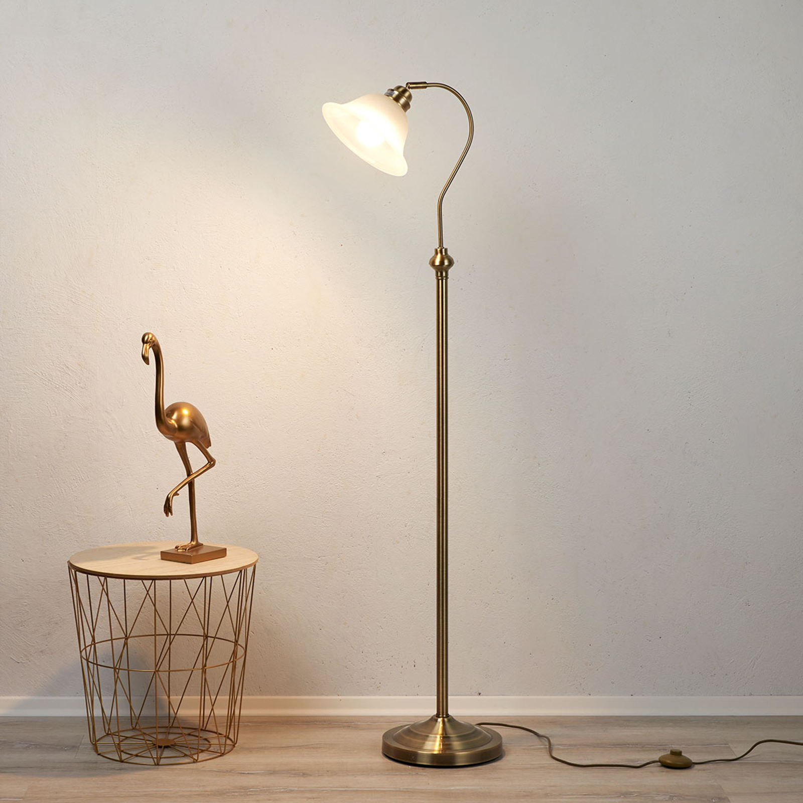 Glamorös golvlampa BJANE antikmässing