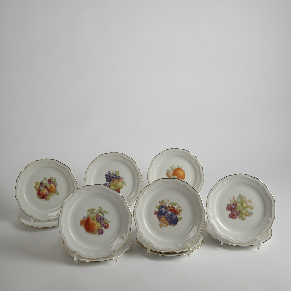 Vintage - SÅLD Desserttallrikar med Fruktdekor 11 st