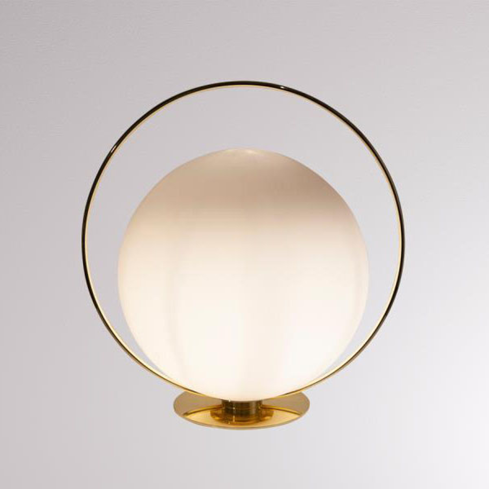 LOUM Tycho bordslampa med mässingsfärgad ring