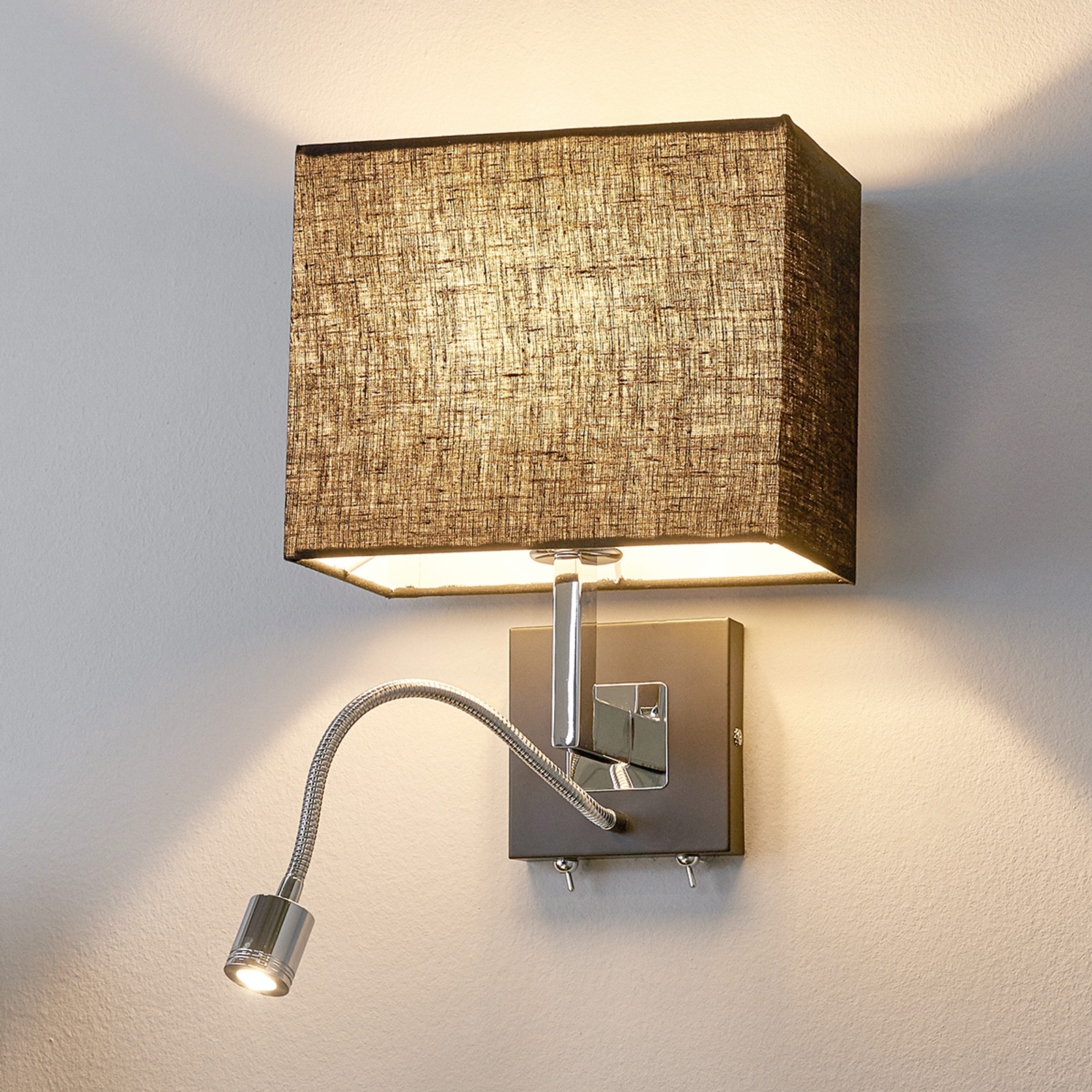 Svart tygvägglampa Rebekka med LED-läslampa