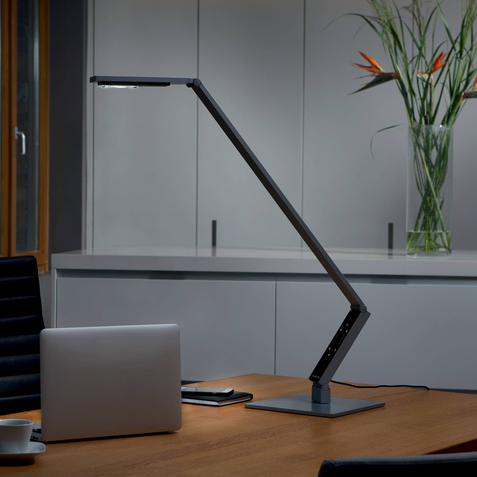 Luctra TableProLinear LED-bordslampa fot aluminium