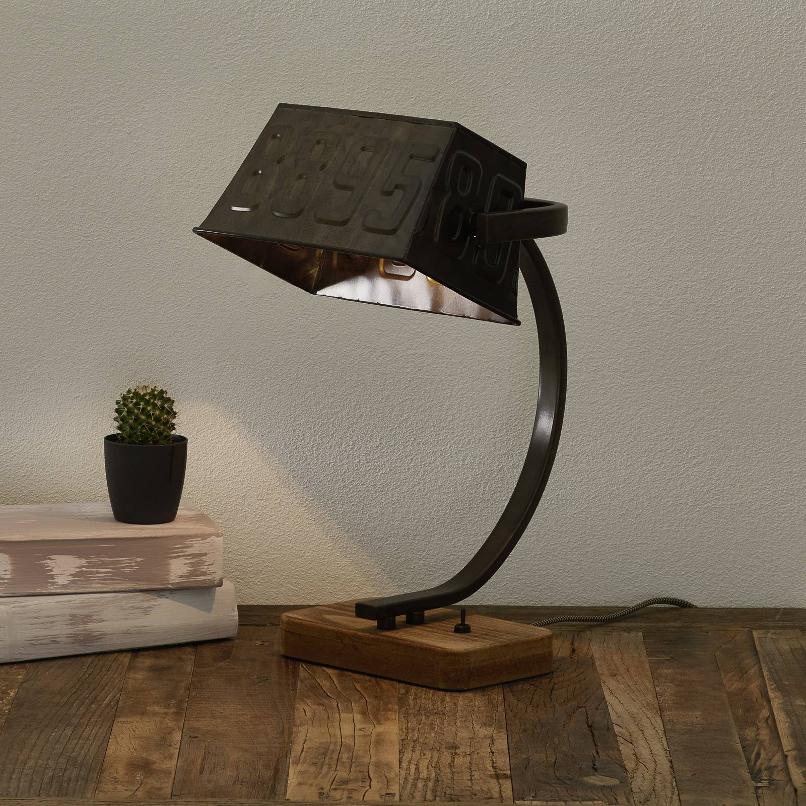 Bordslampa Scava med träsockel, rostbrun