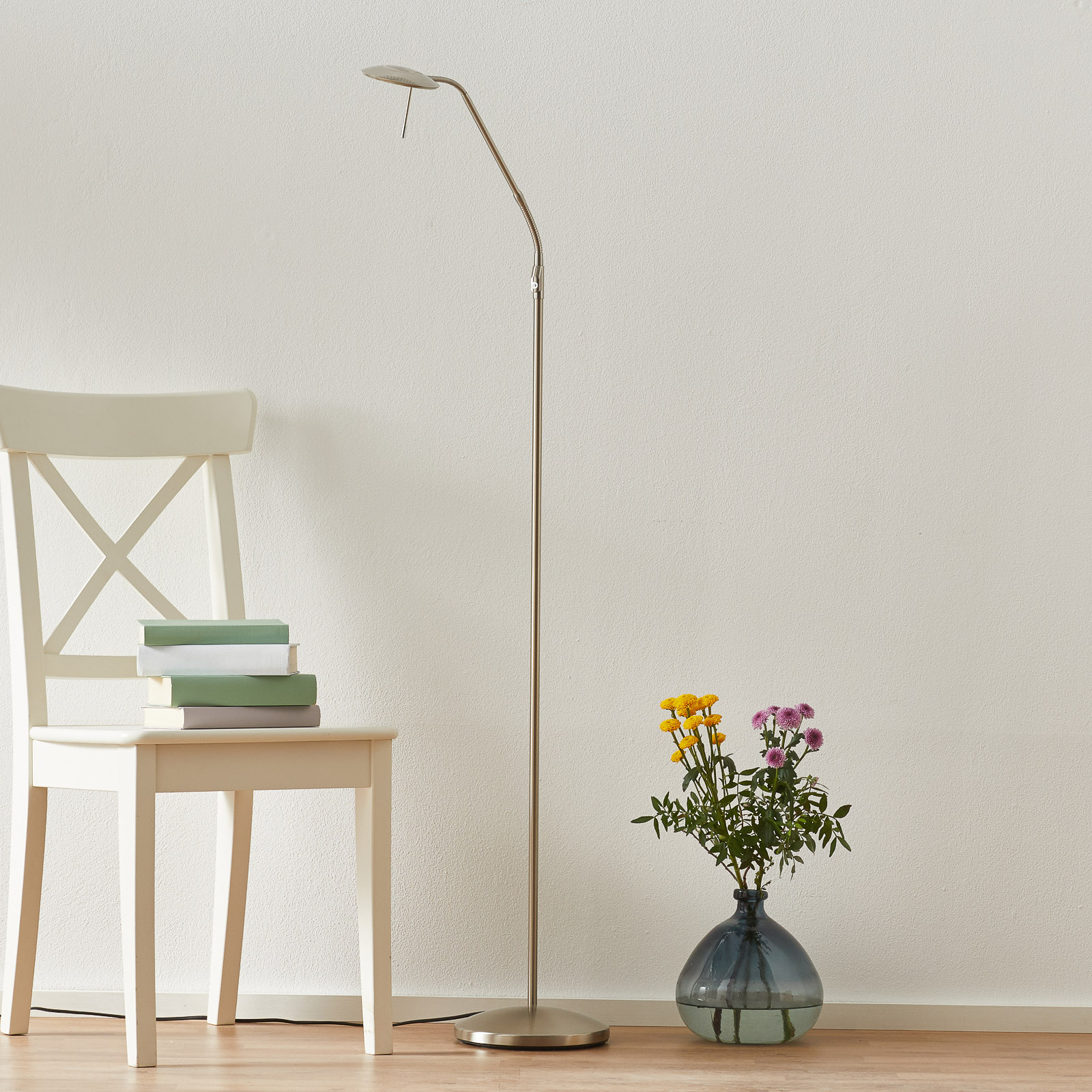 Justerbar LED-golvlampa Zenith, dimmer, stål