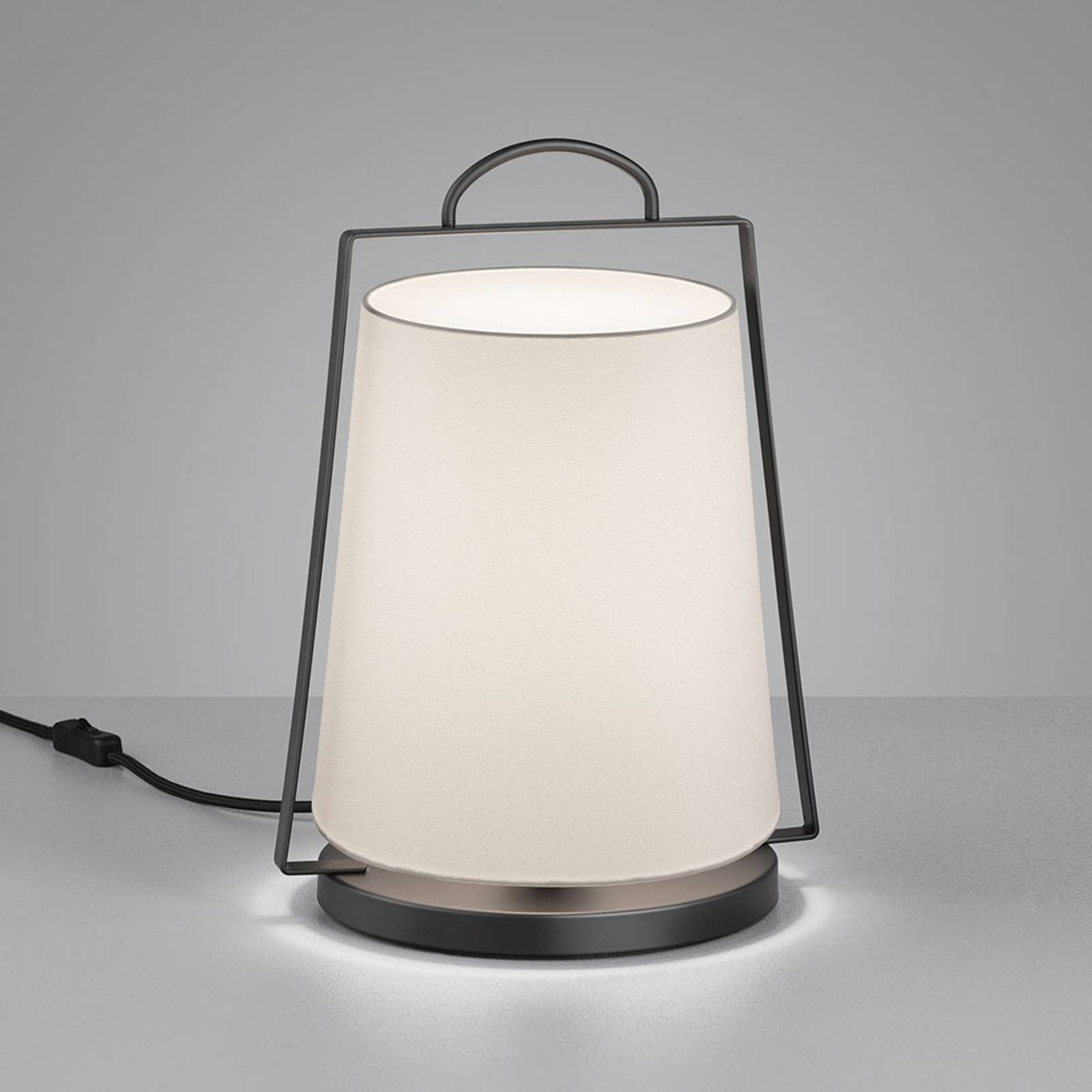 Helestra Uka bordslampa med vit tygskärm