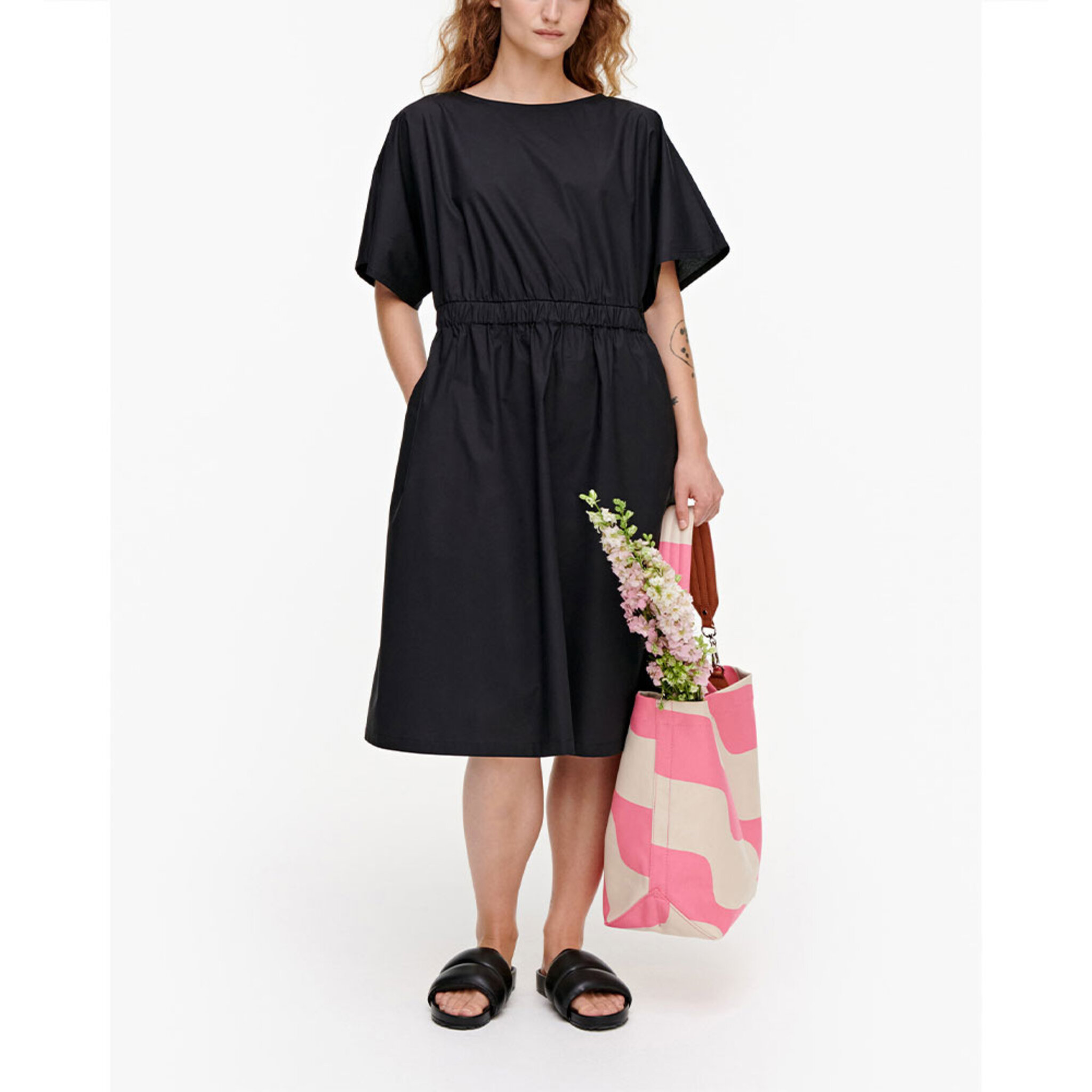 Saapuu Solid Dress