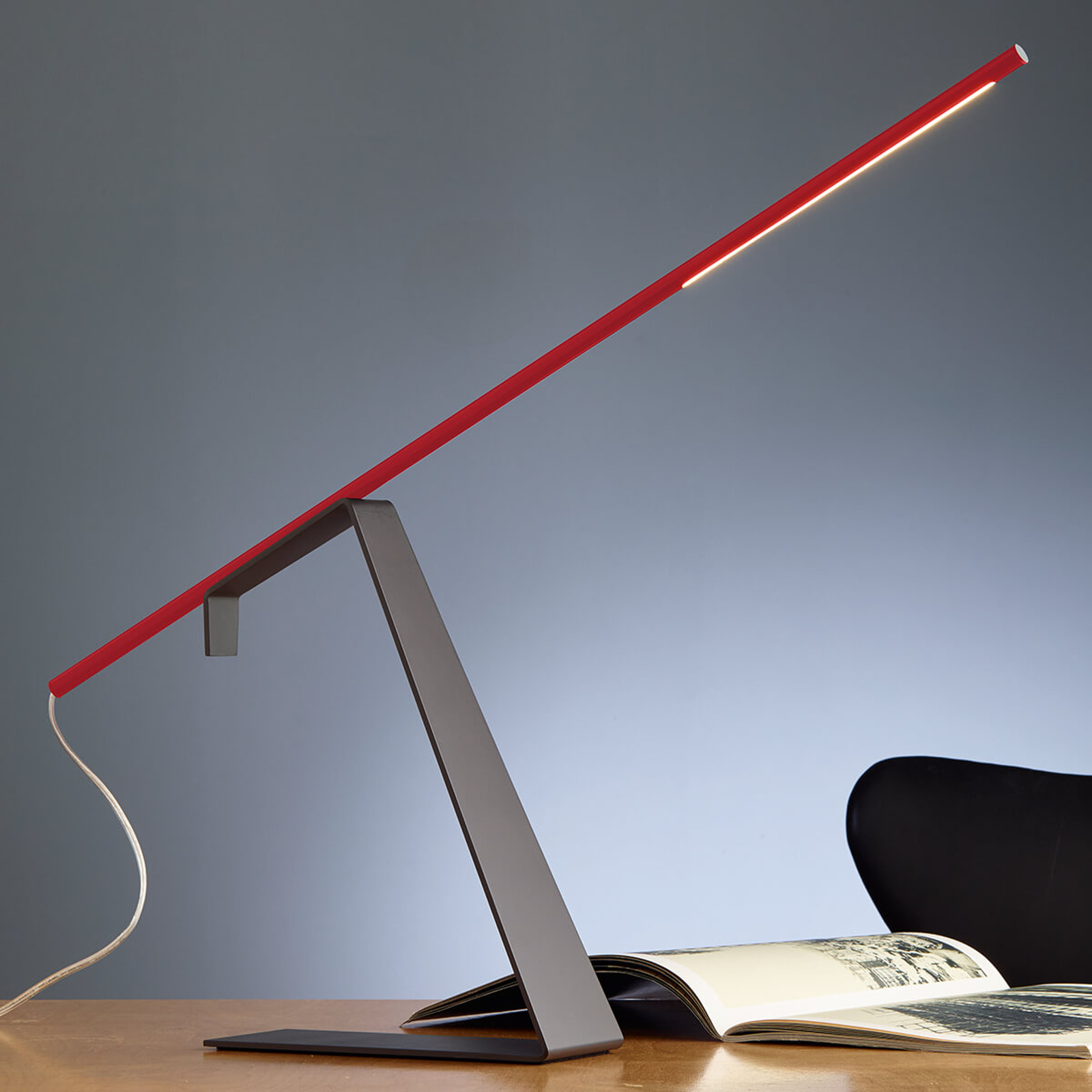 Jella - dimbar LED-designer-skrivbordslampa