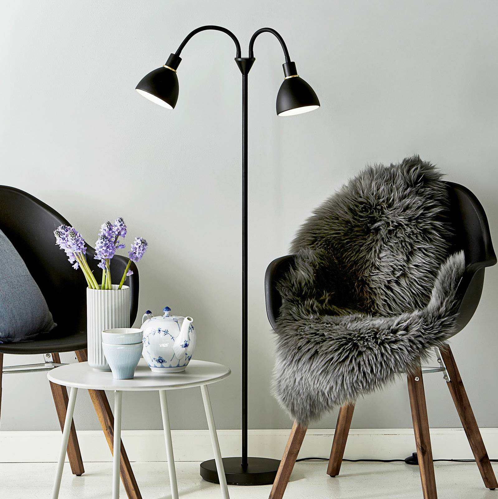 Golvlampa Ray av svart metall, 2 lampor