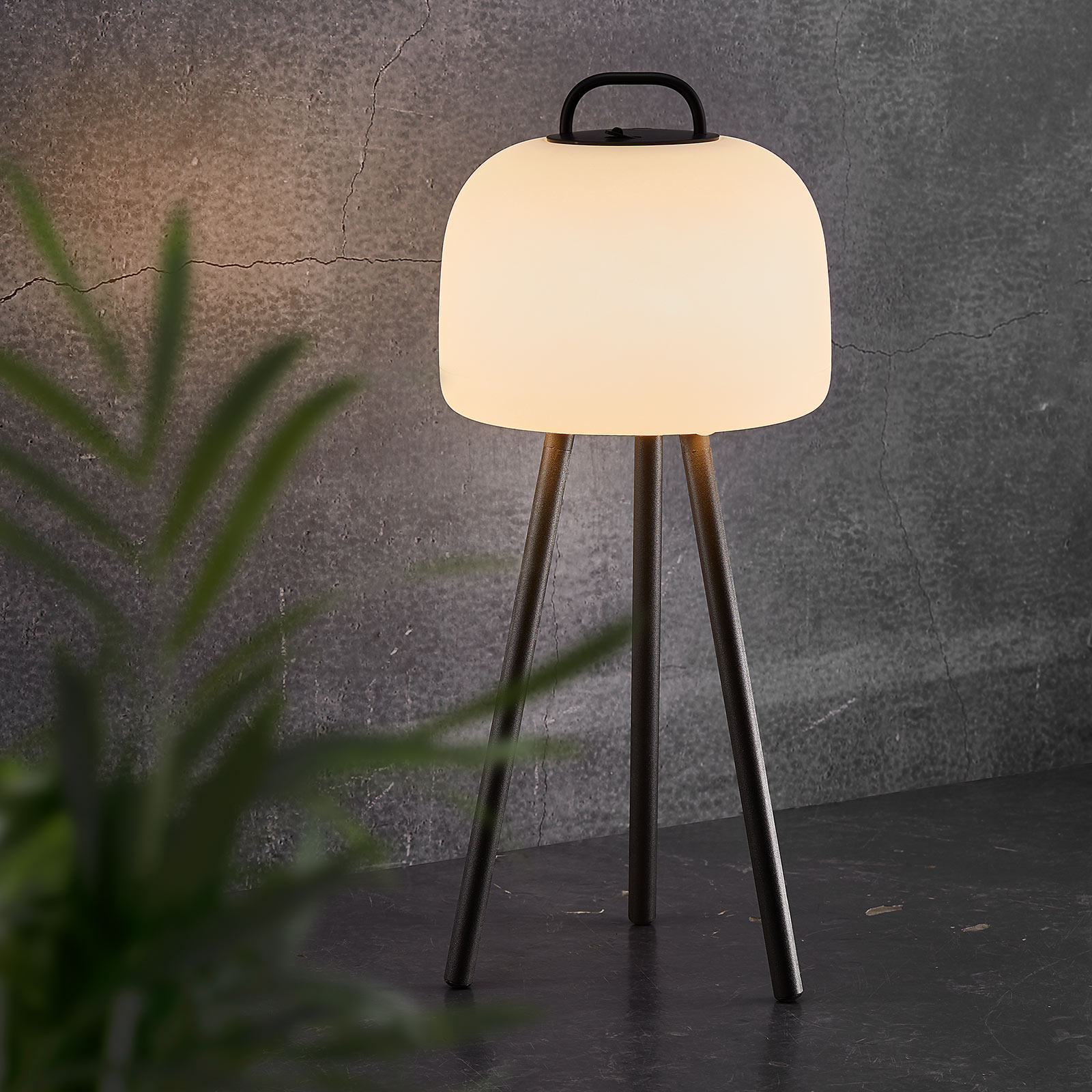 LED-bordslampa Kettle Tripod metall, skärm 22 cm