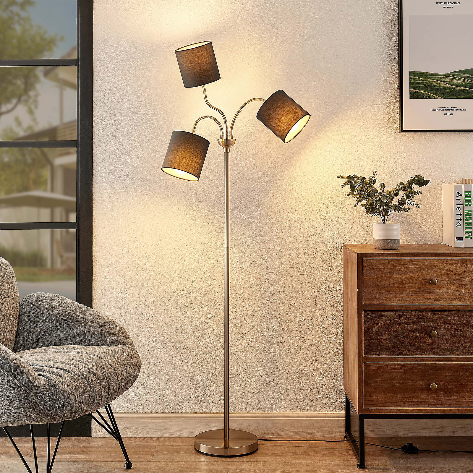 Lindby Manu golvlampa, textil, 3 lampor, grå