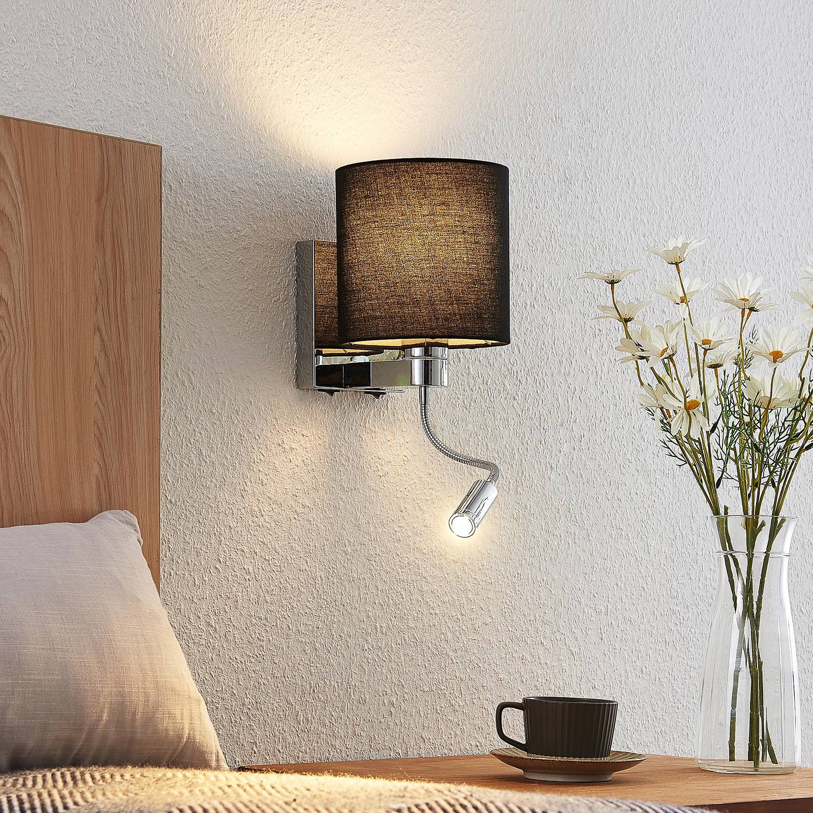 Lucande vägglampa Brinja med LED-flexarm svart