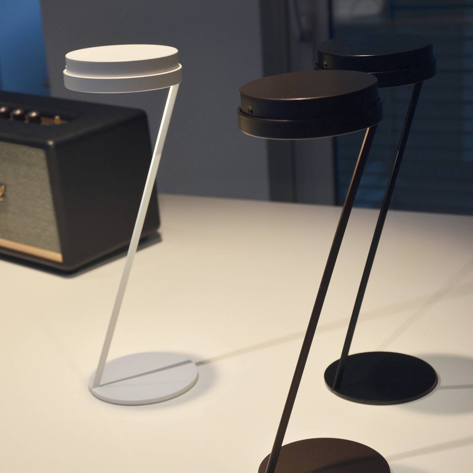 Knikerboker Zeta LED-sensor-bordslampa USB brun