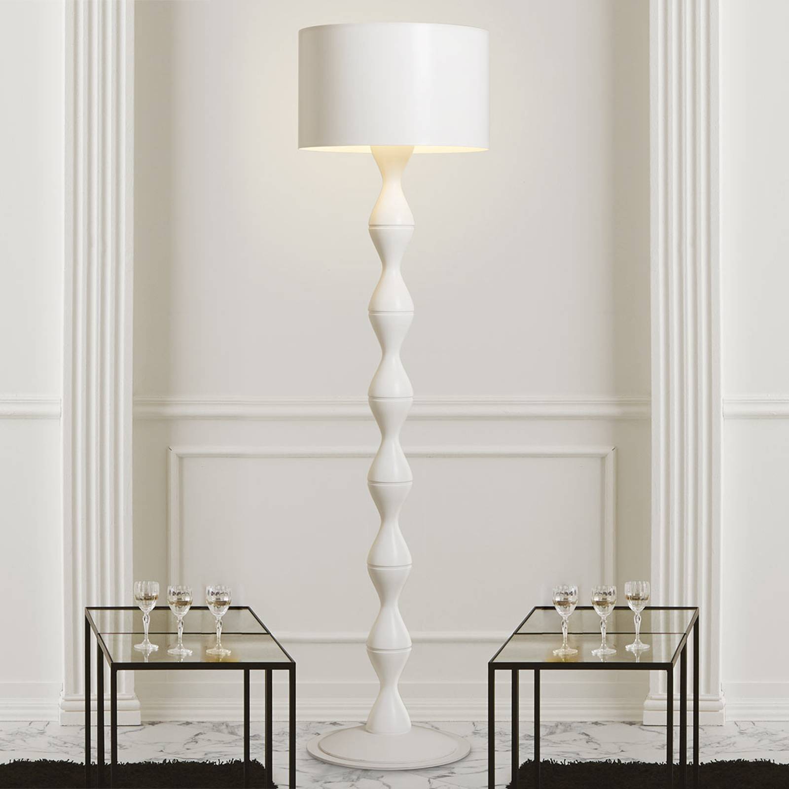 Vit designergolvlampa Sara