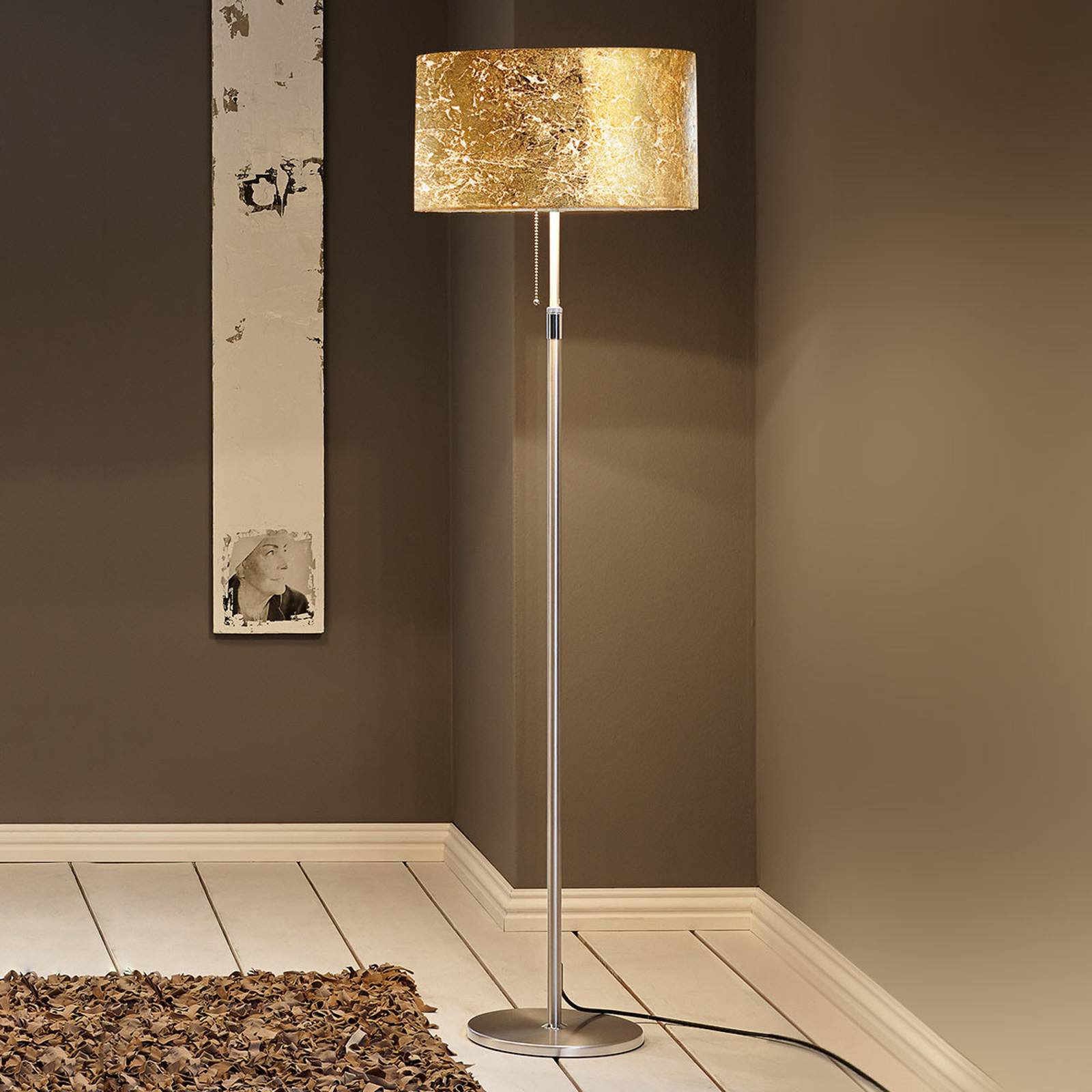 Golvlampa Alea Loop med bladguldsbeläggning