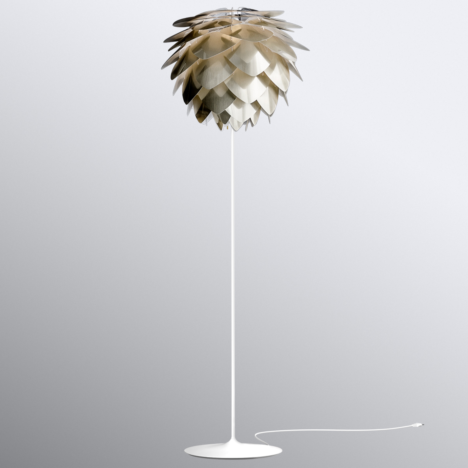 UMAGE Silvia medium golvlampa mässing