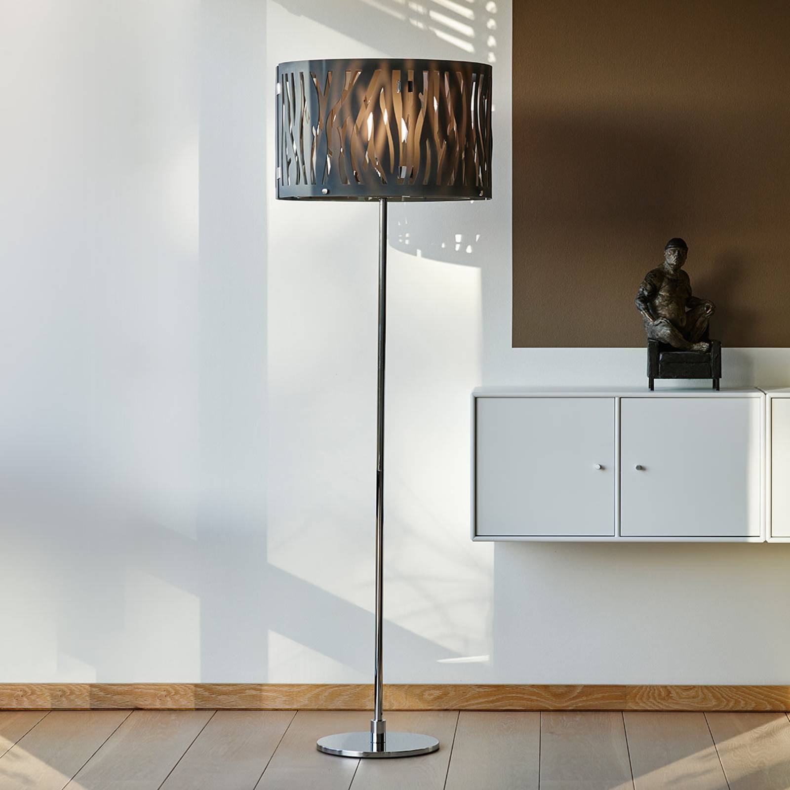 Golvlampa Grass med rökgrå akrylskärm